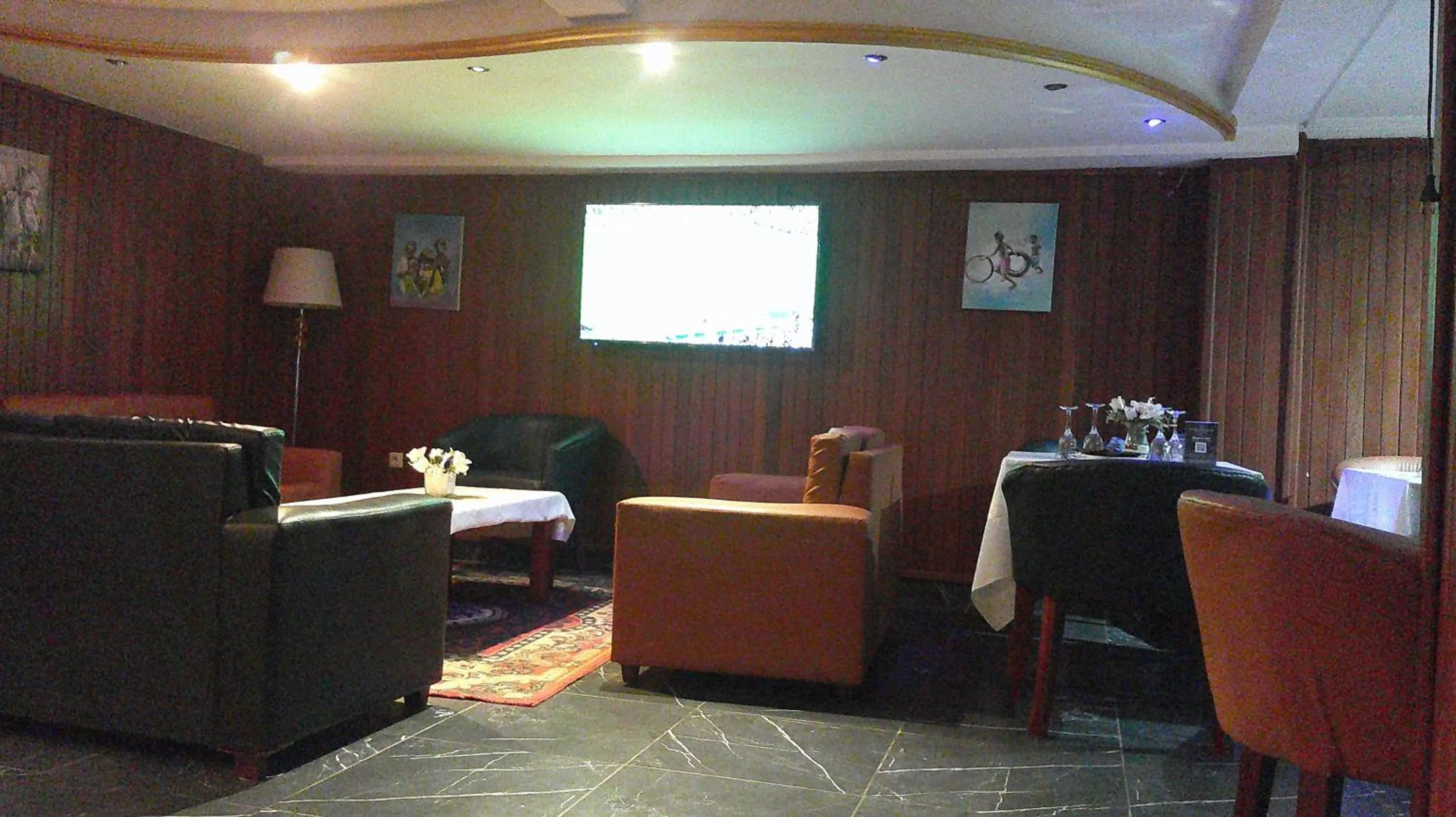 Restaurant/places to eat in Résidences hôtelières Micheline et Emile BASTOS