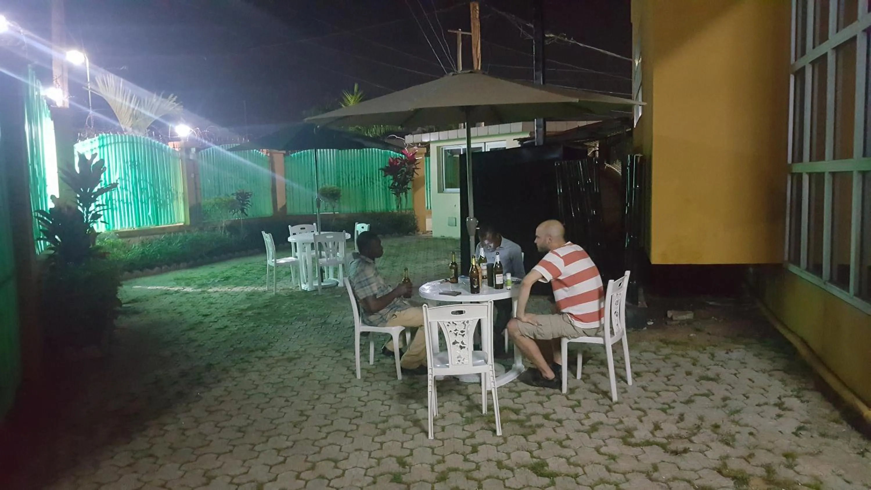 Patio in Résidences hôtelières Micheline et Emile BASTOS