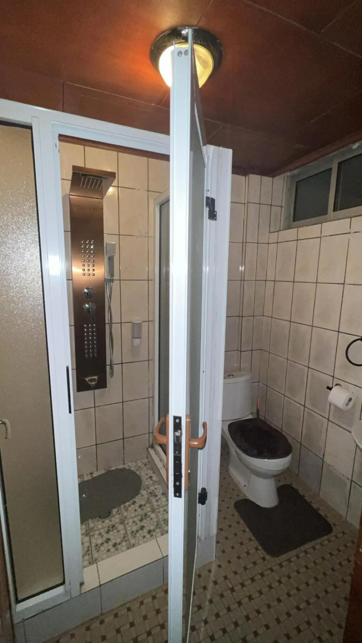 Bathroom in Résidences hôtelières Micheline et Emile BASTOS