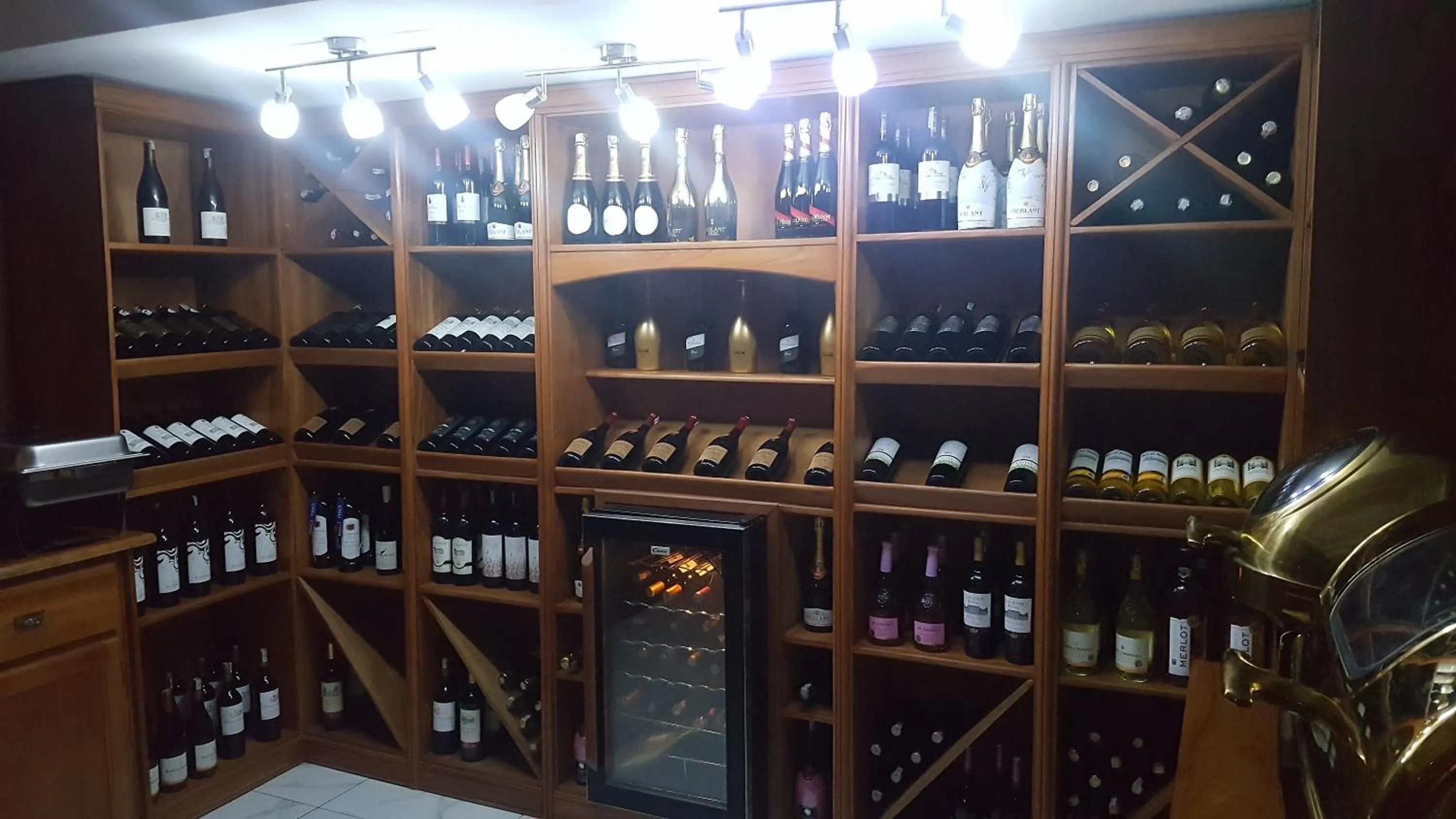 Restaurant/places to eat in Résidences hôtelières Micheline et Emile BASTOS