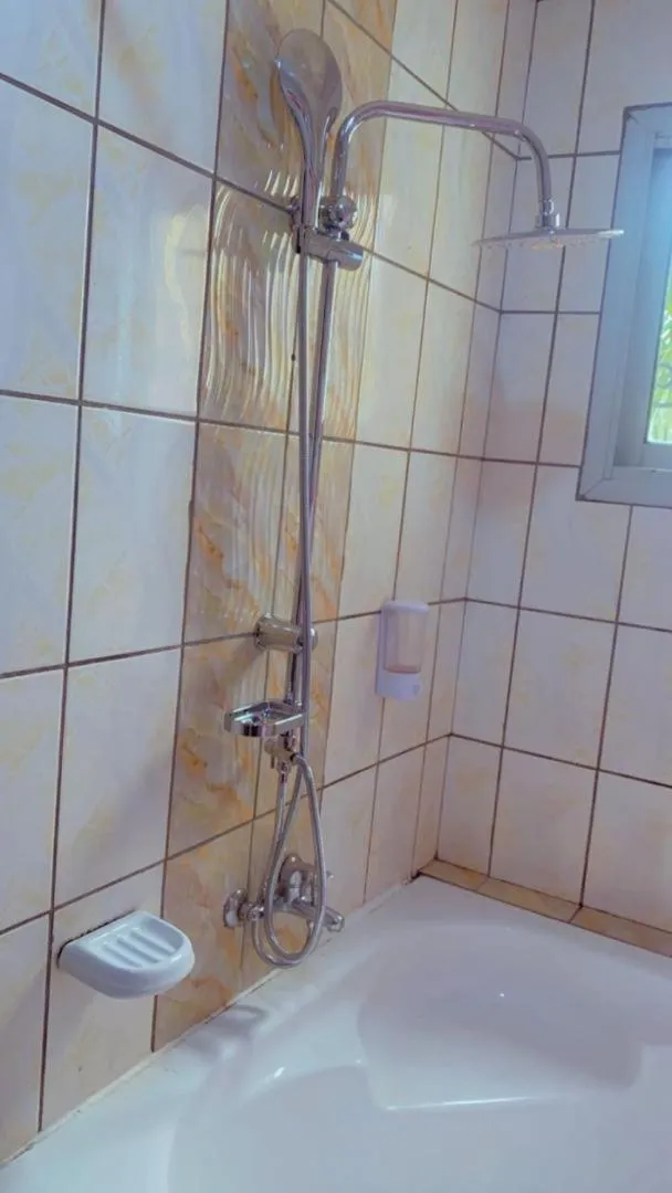 Bath in Résidences hôtelières Micheline et Emile BASTOS