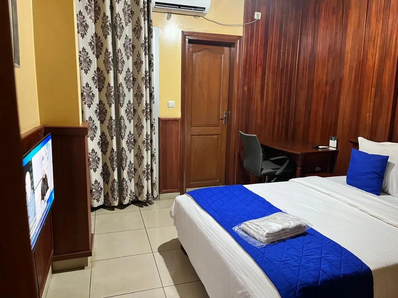 Seating area, Bed in Résidences hôtelières Micheline et Emile BASTOS