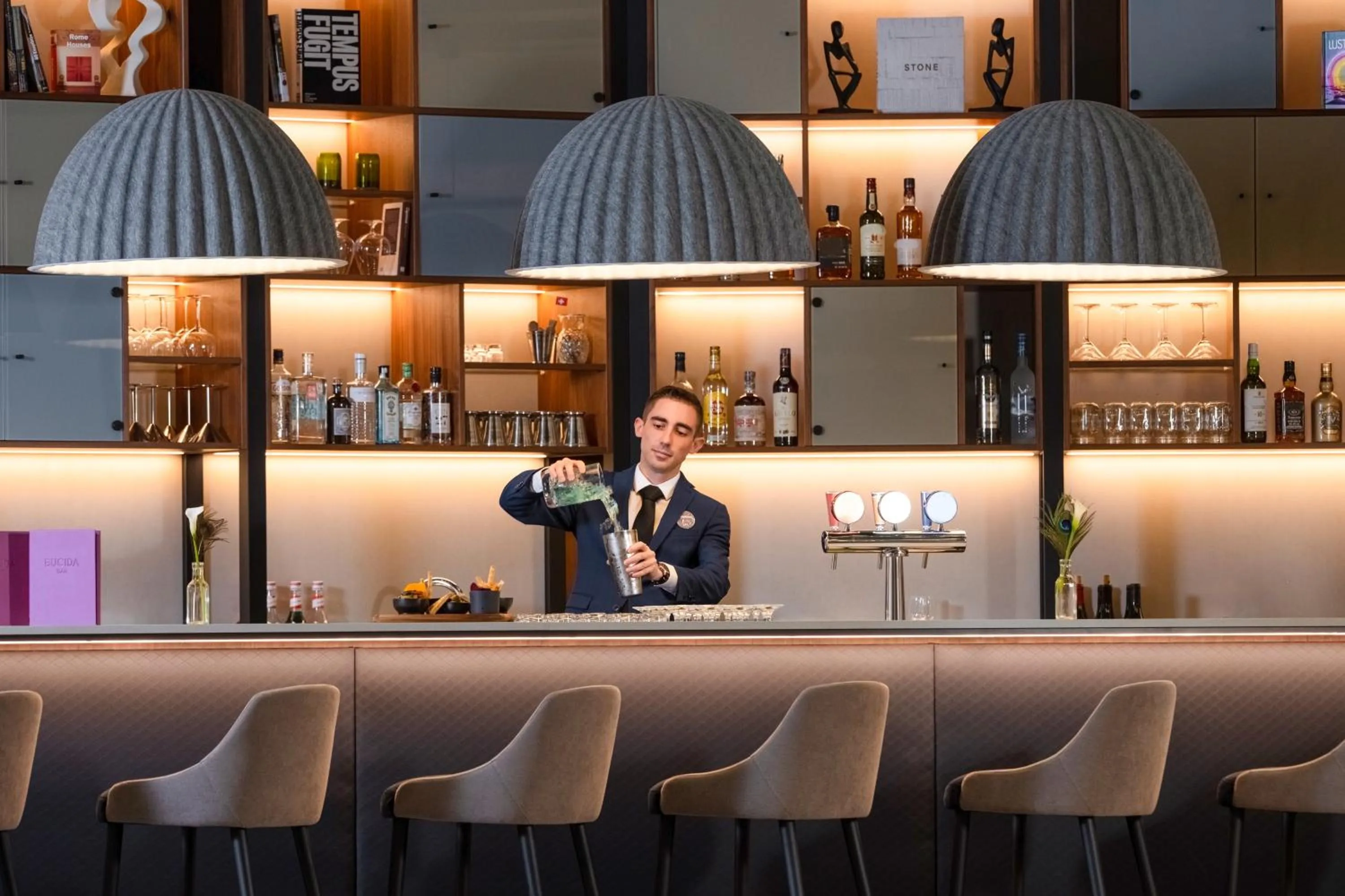 Lounge or bar in Mercure Geneva Airport