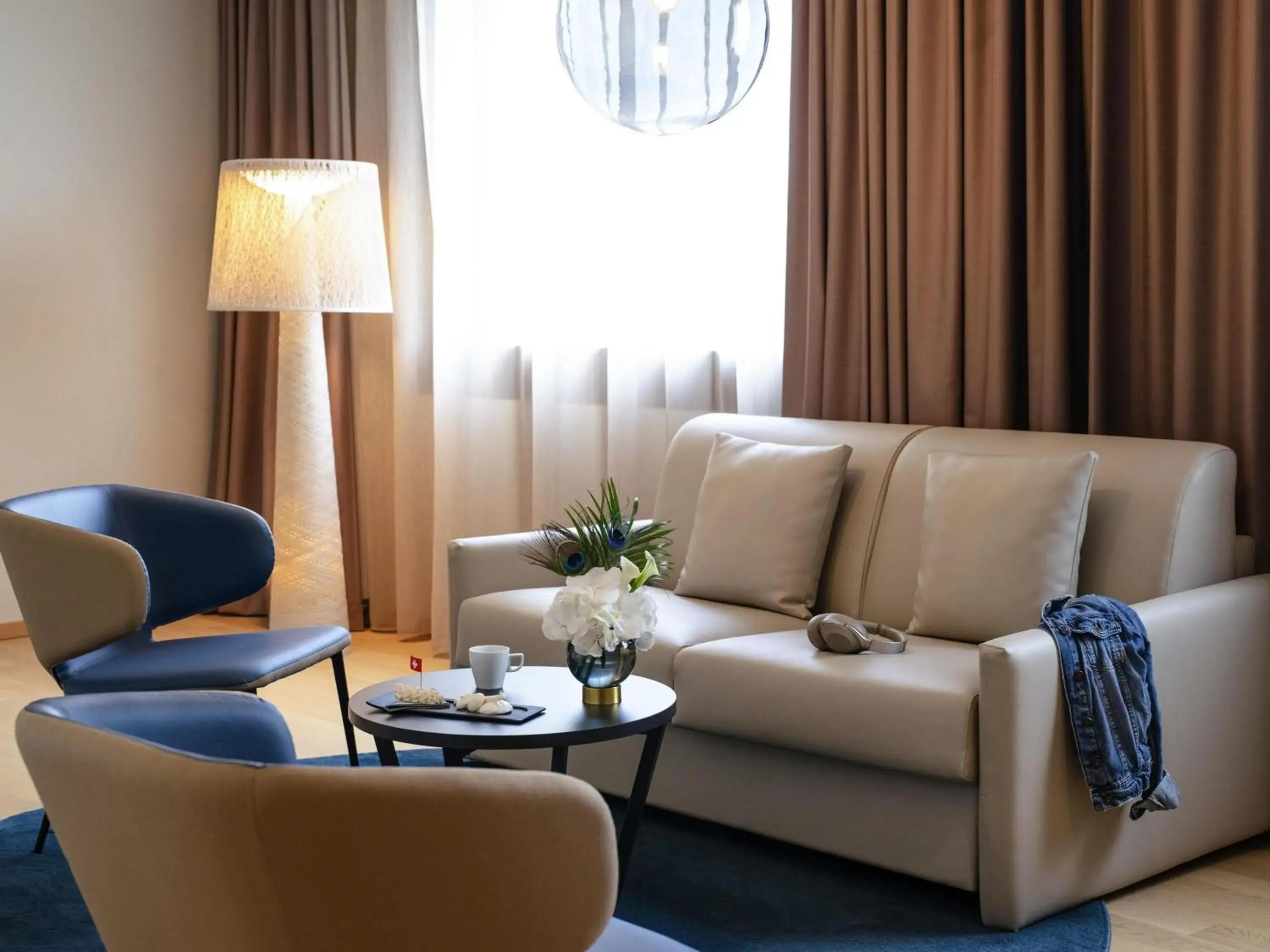 Living room in Mercure Geneva Airport Living room in Mercure Geneva Airport