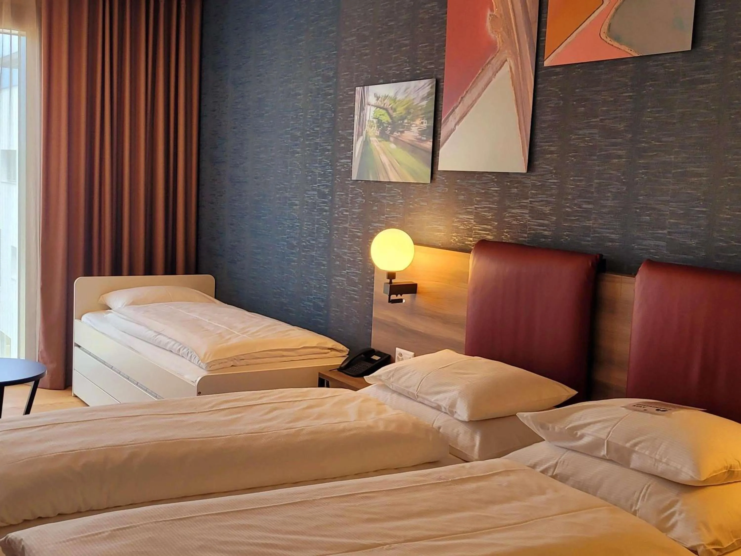 Bed in Mercure Geneva Airport