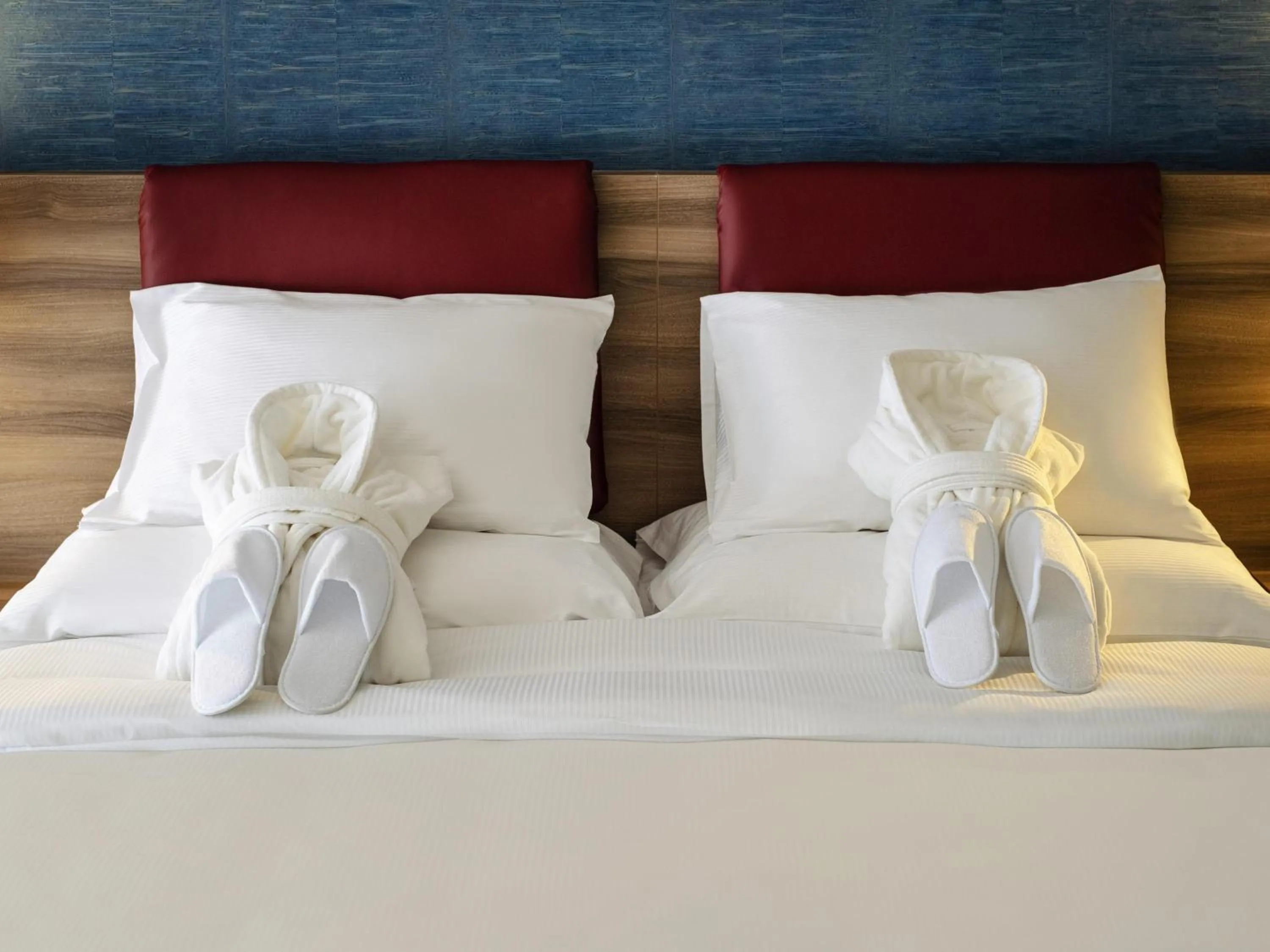 Bedroom, Bed in Mercure Geneva Airport