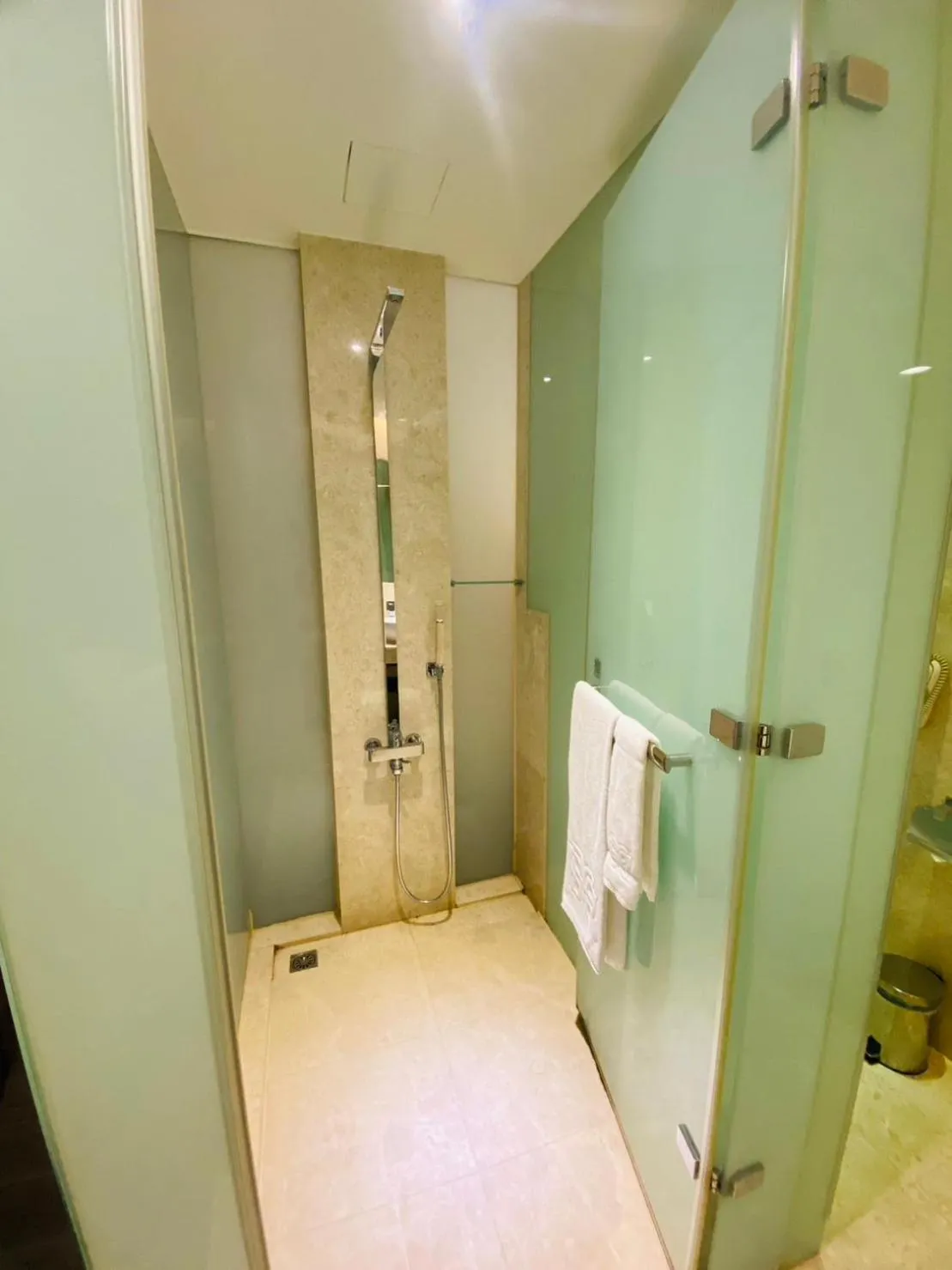Shower in Yuh Tong Hotel