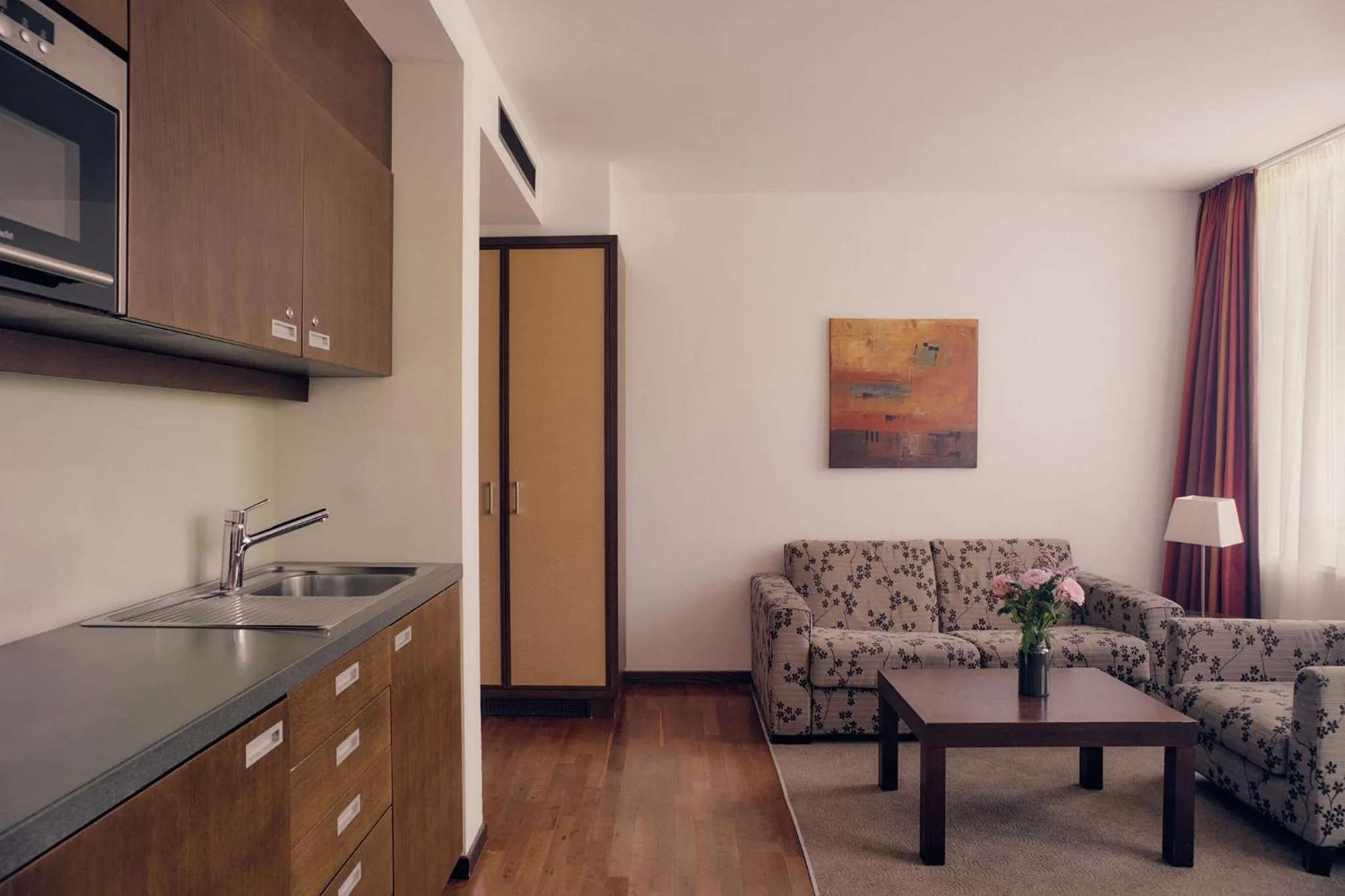 Kitchen or kitchenette in Aparthotel Treudelberg Hamburg