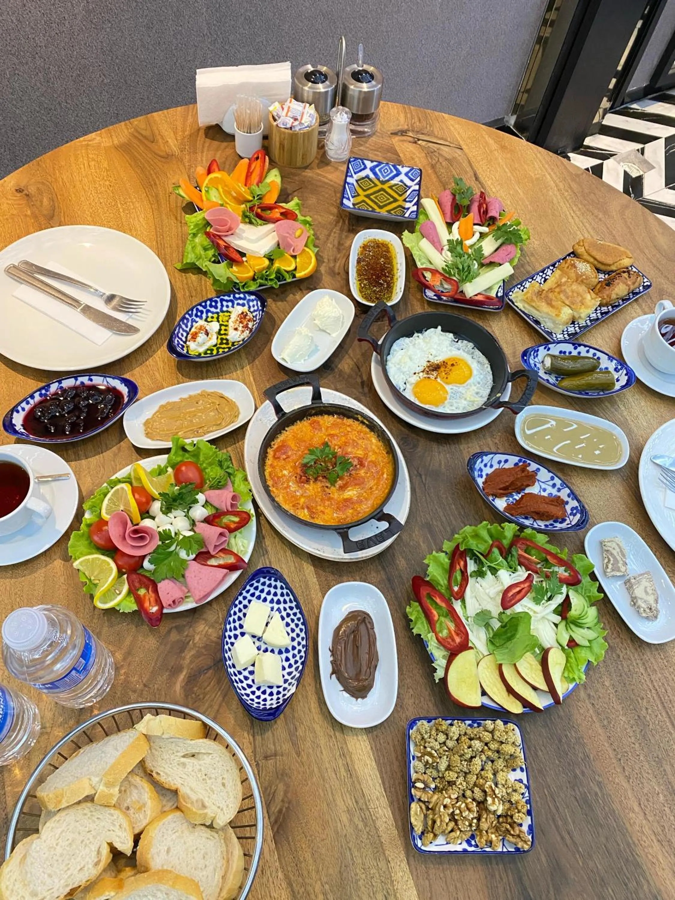 Restaurant/places to eat in The Roomy Hotel Nişantaşı