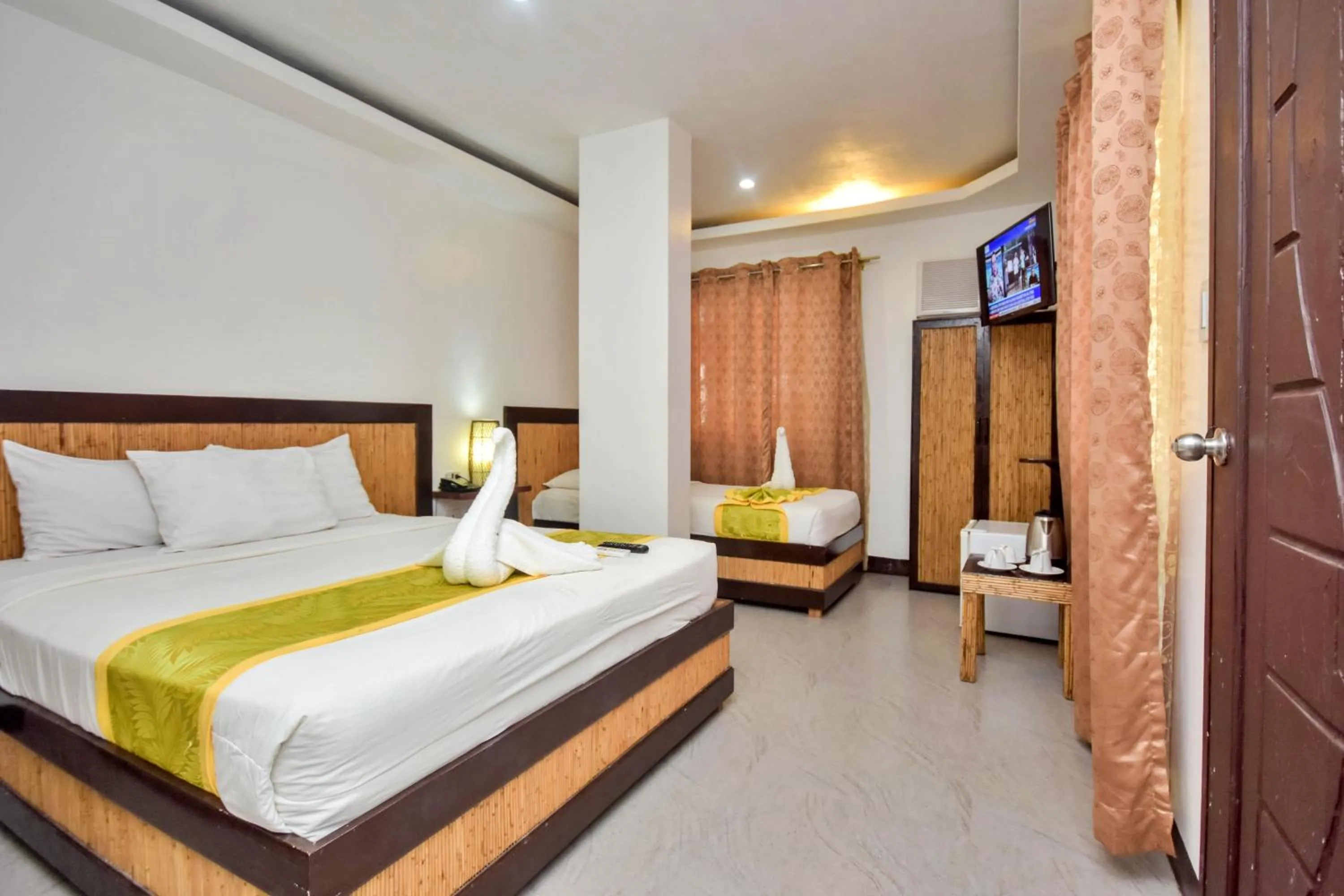 Bed in Bamboo Beach Resort & Restaurant