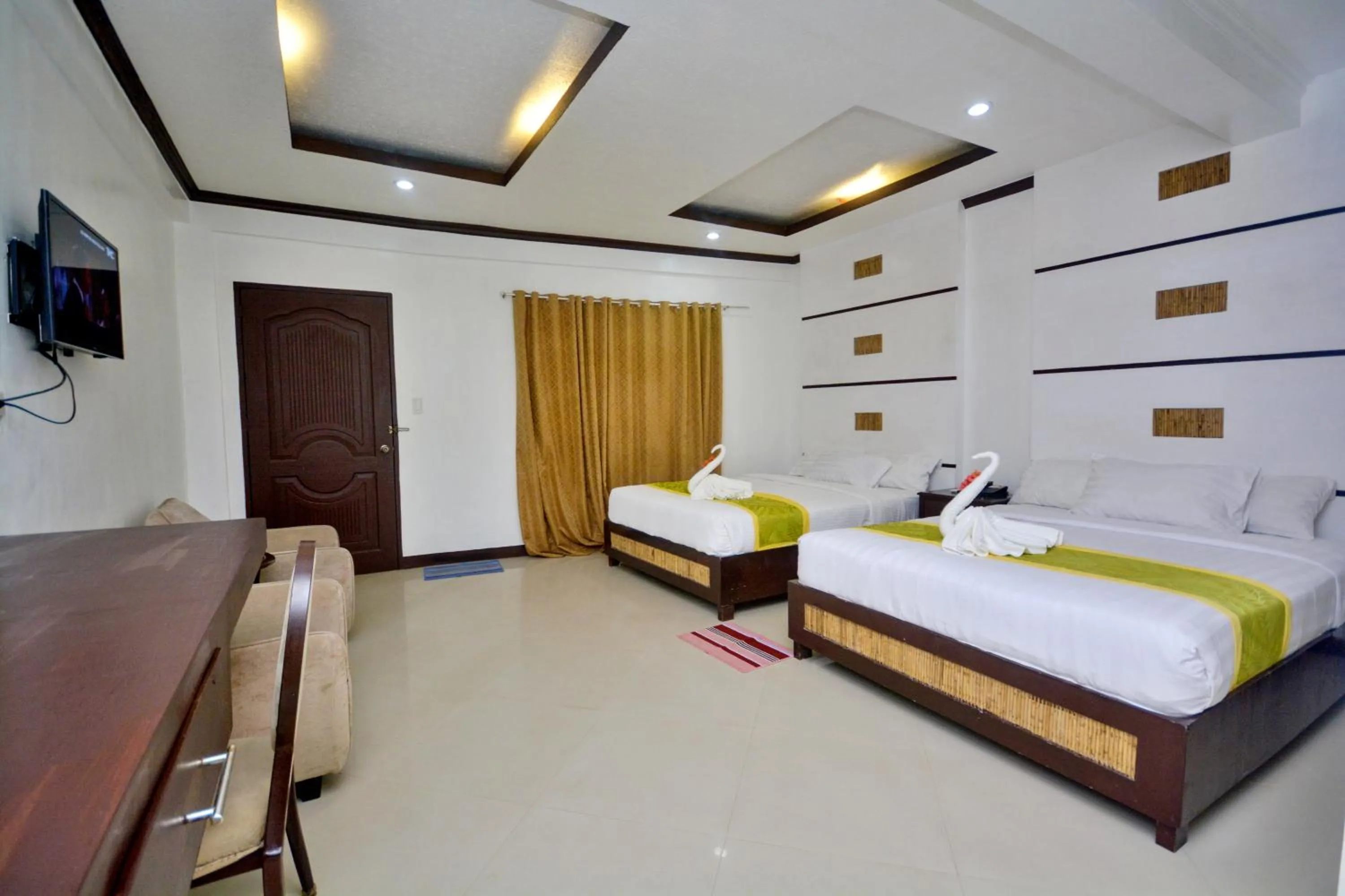 Bed in Bamboo Beach Resort & Restaurant