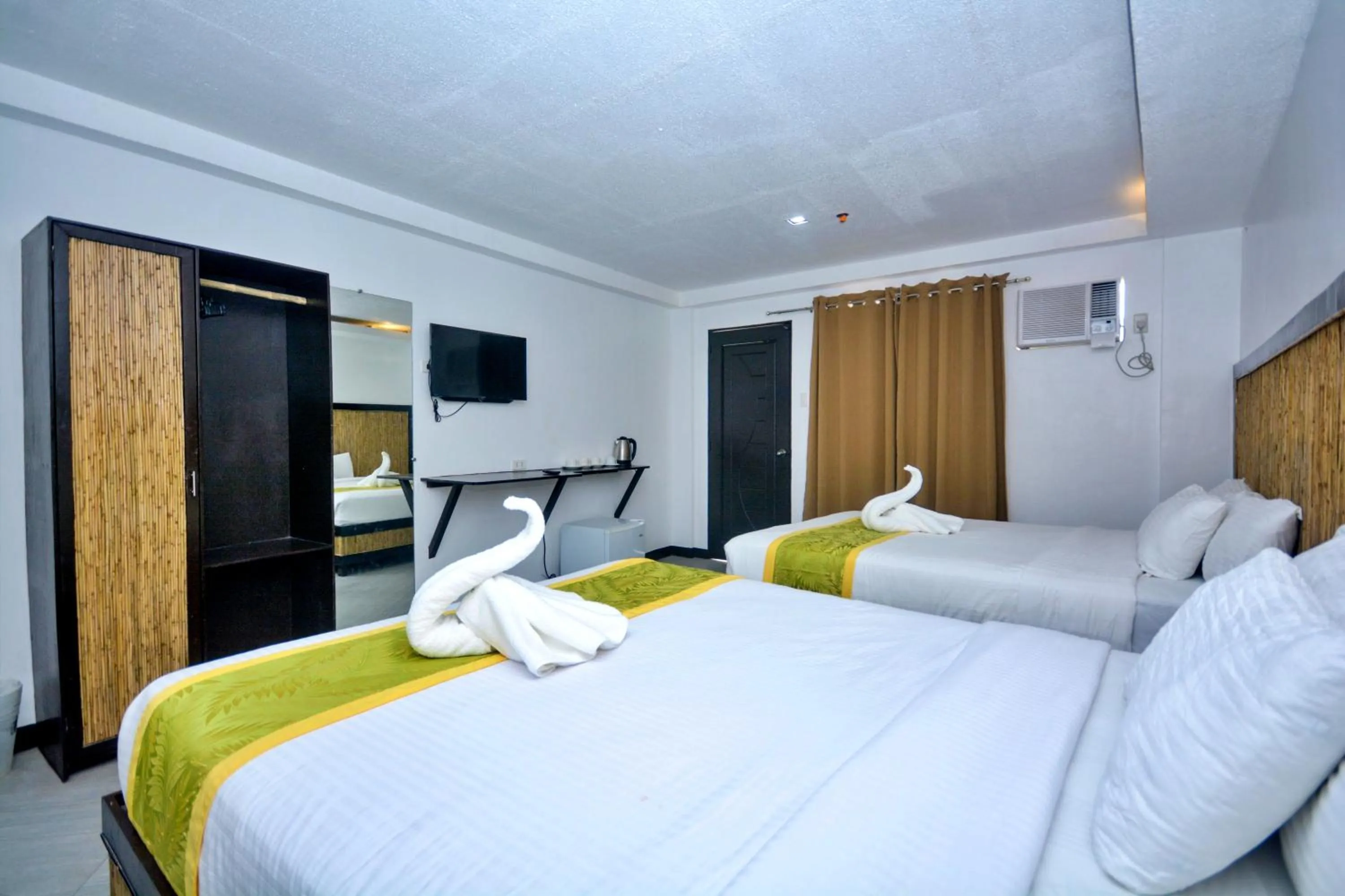 Bedroom, Bed in Bamboo Beach Resort & Restaurant