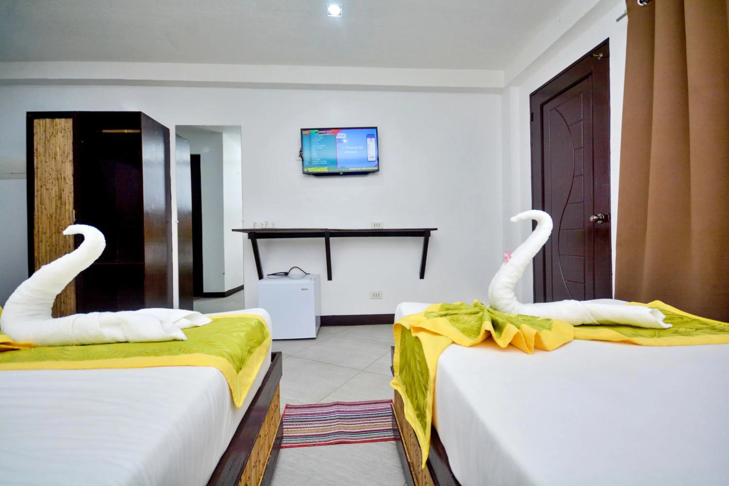 Bed in Bamboo Beach Resort & Restaurant