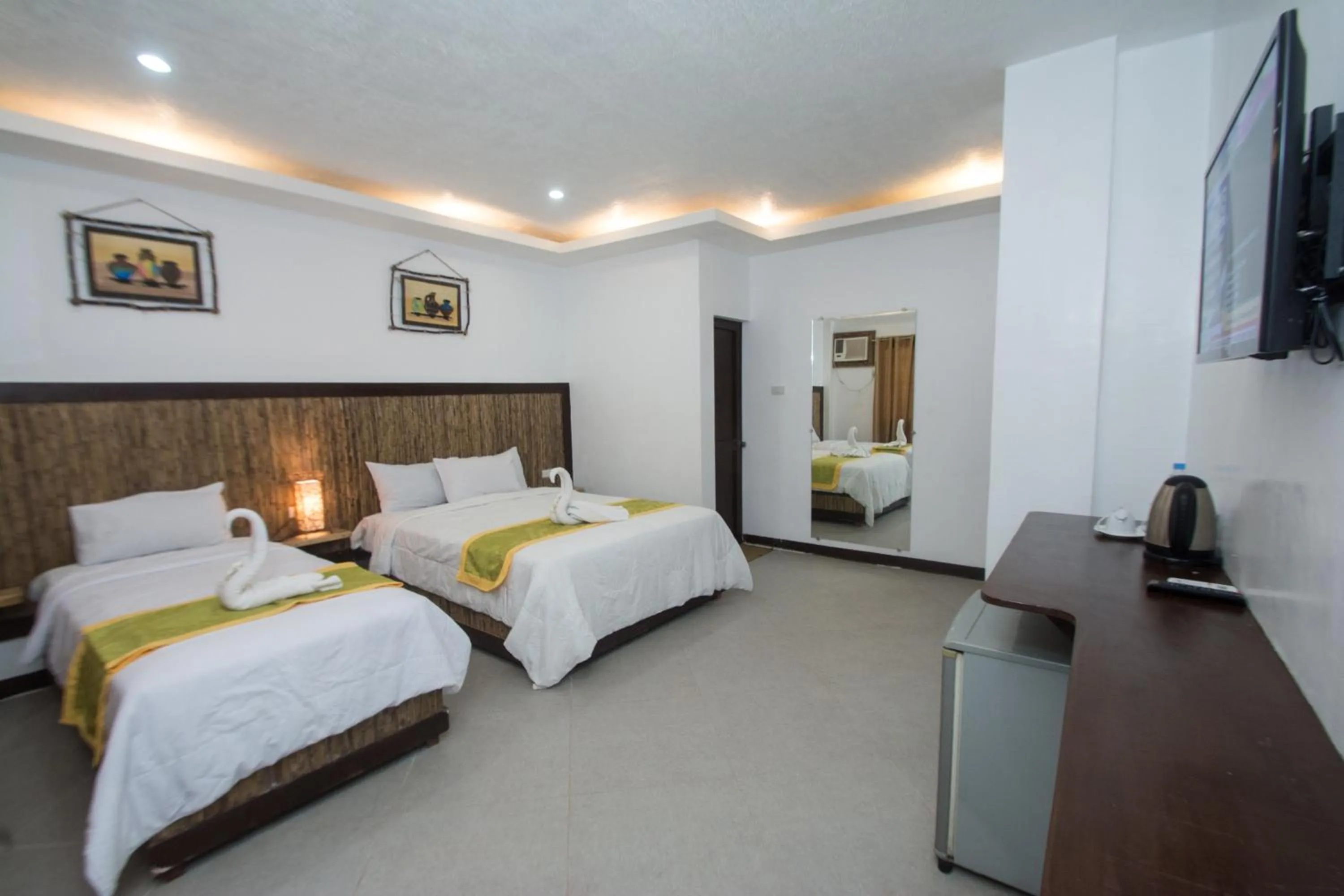 Bedroom, Bed in Bamboo Beach Resort & Restaurant