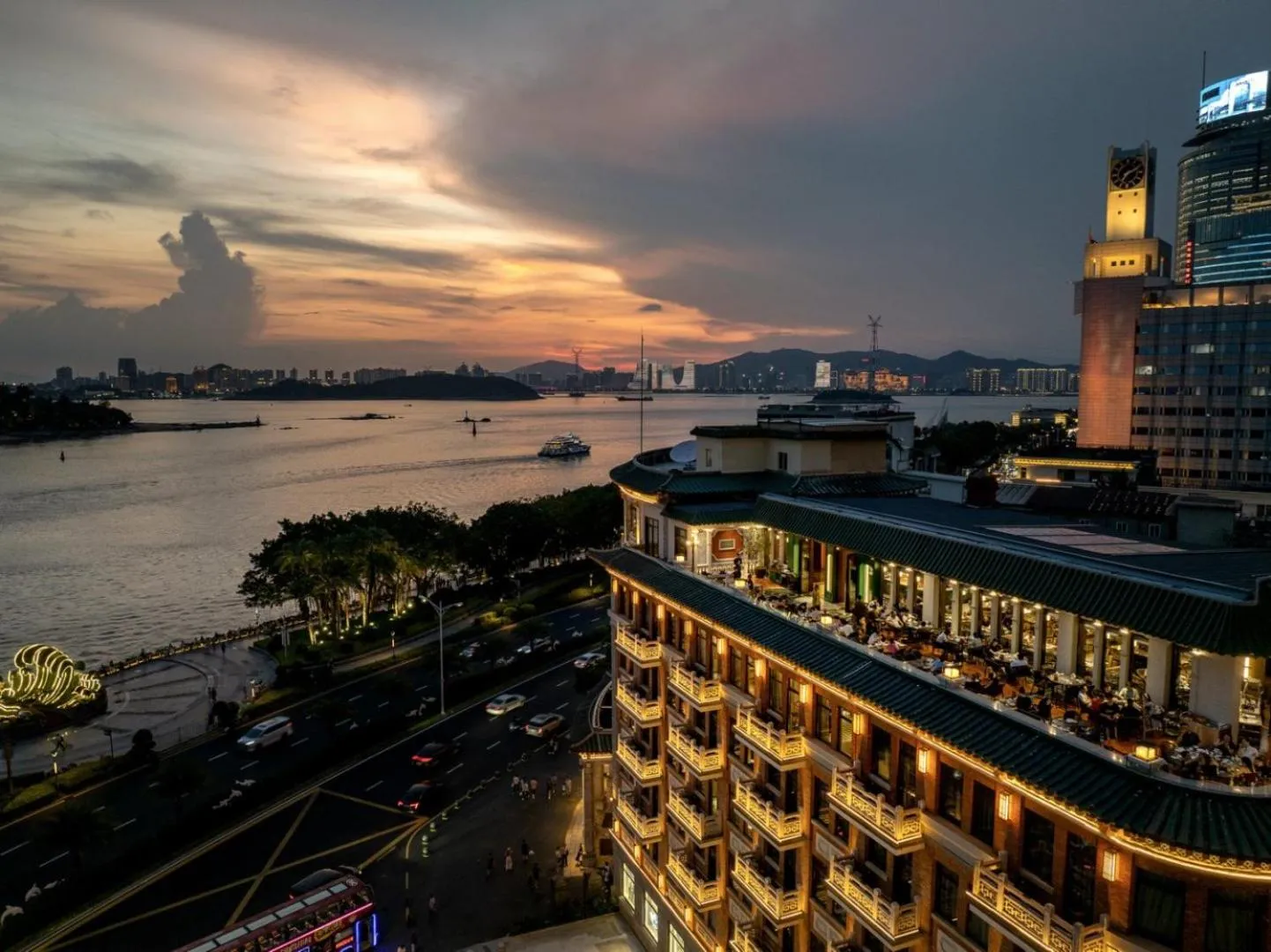 Lounge or bar in Xiamen Lujiang Harbourview Hotel