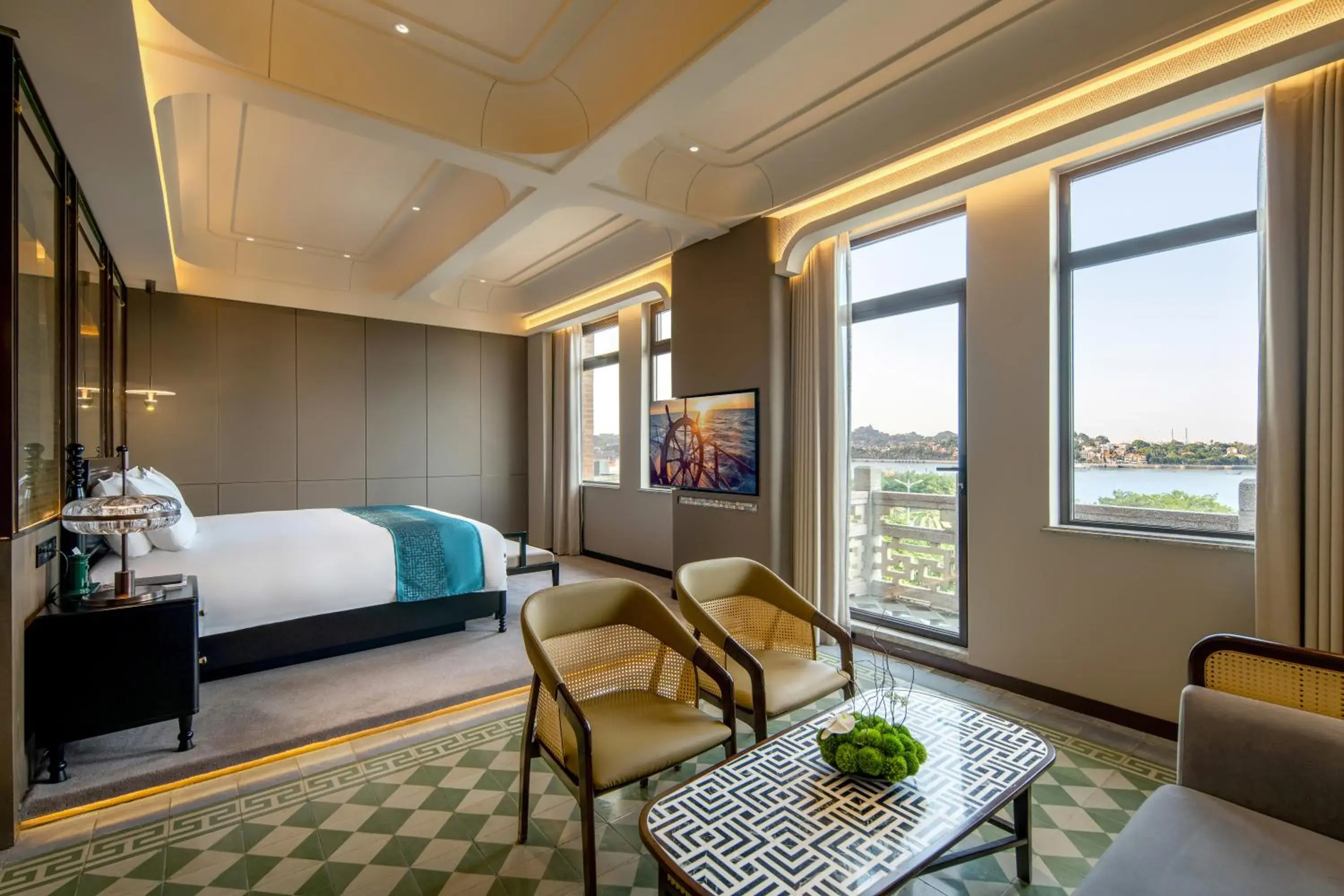 Deluxe Double Room with Balcony in Xiamen Lujiang Harbourview Hotel Deluxe Double Room with Balcony in Xiamen Lujiang Harbourview Hotel