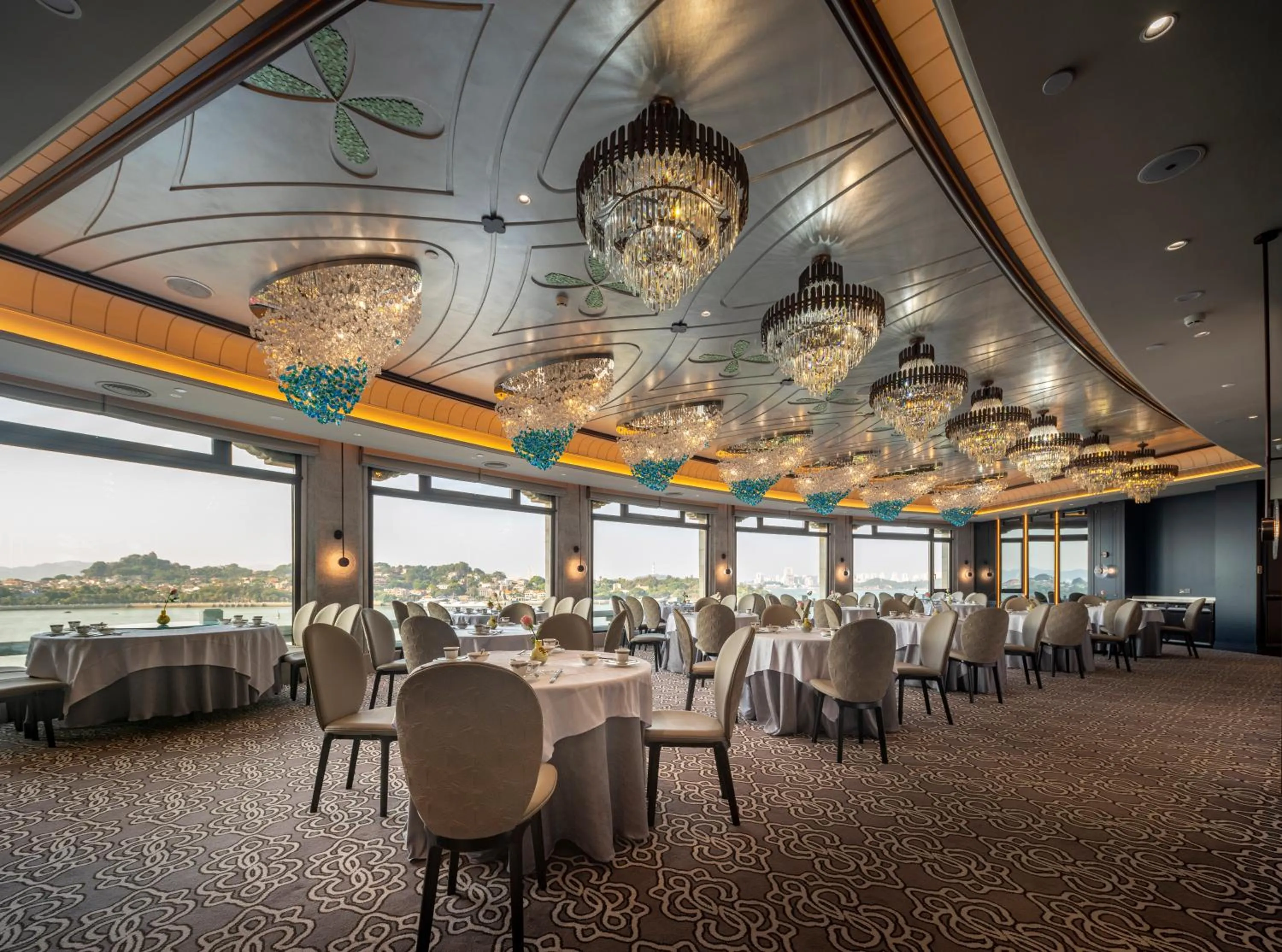 Restaurant/places to eat in Xiamen Lujiang Harbourview Hotel