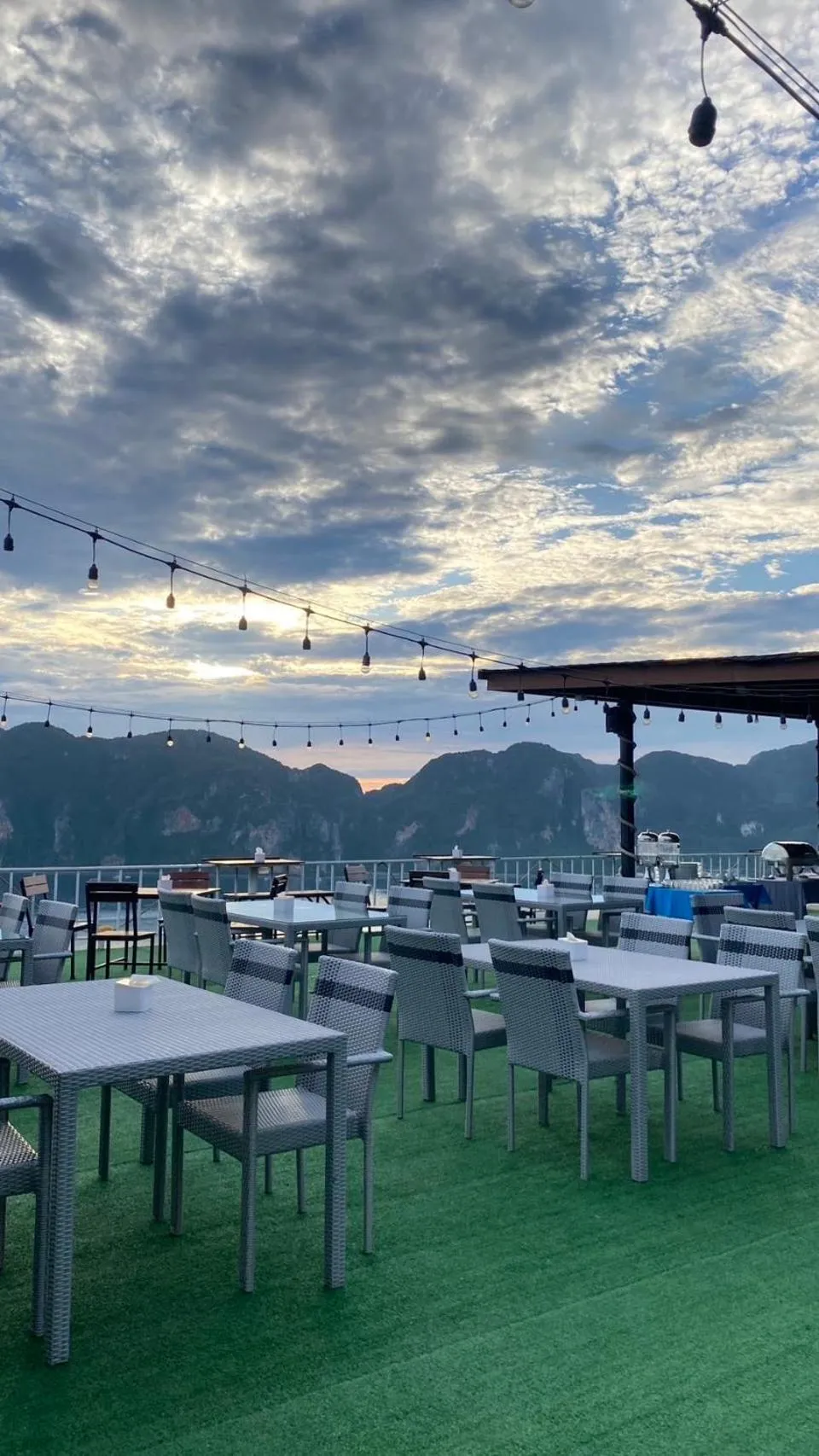 Restaurant/places to eat in Phi Phi Mountain Beach Resort SHA Certified