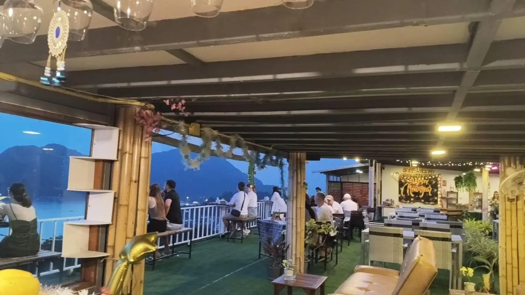 Restaurant/places to eat in PP Mountain Beach Resort Restaurant/places to eat in PP Mountain Beach Resort