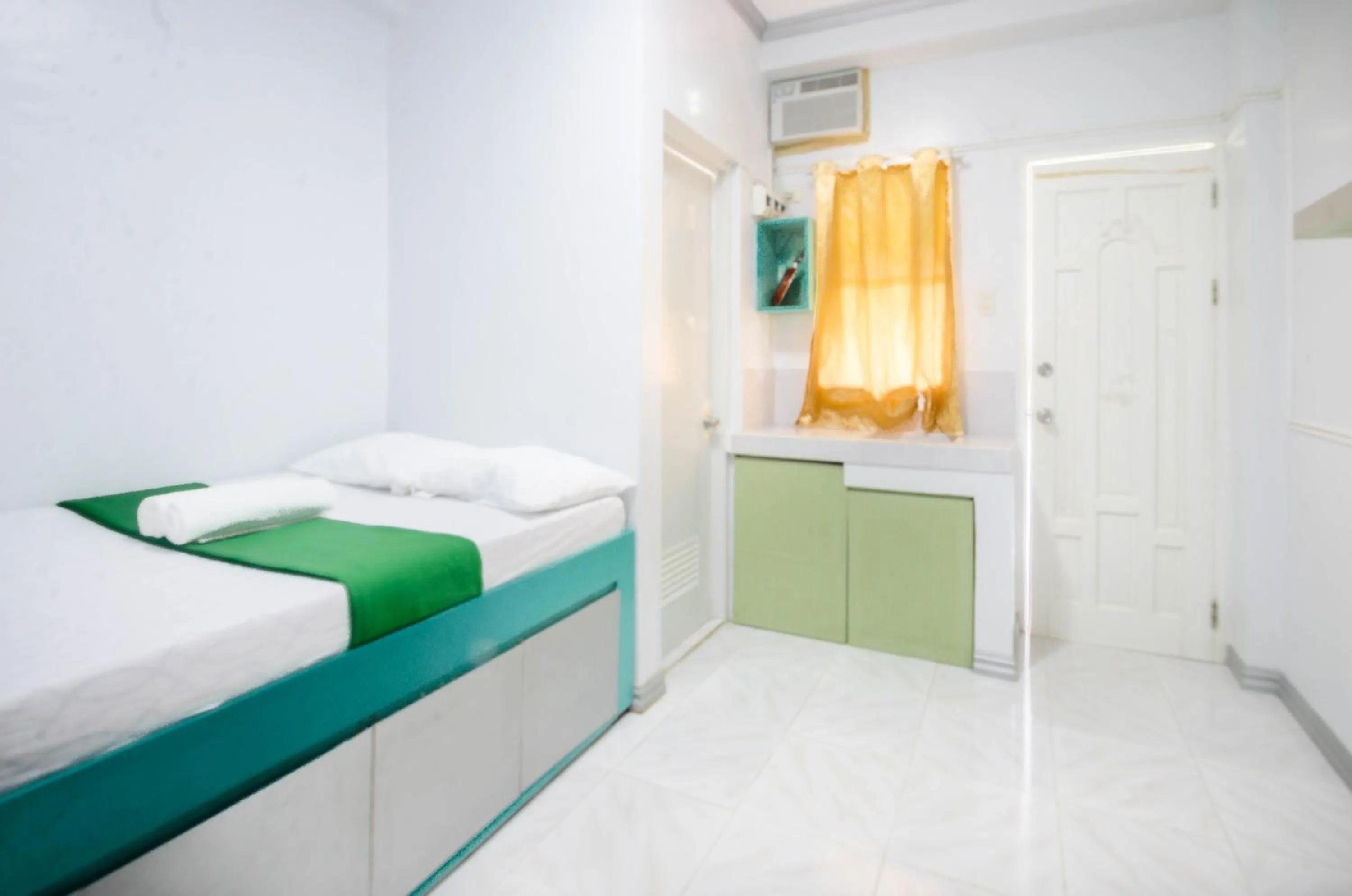 Photo of the whole room, Bed in Bambooze Hauz