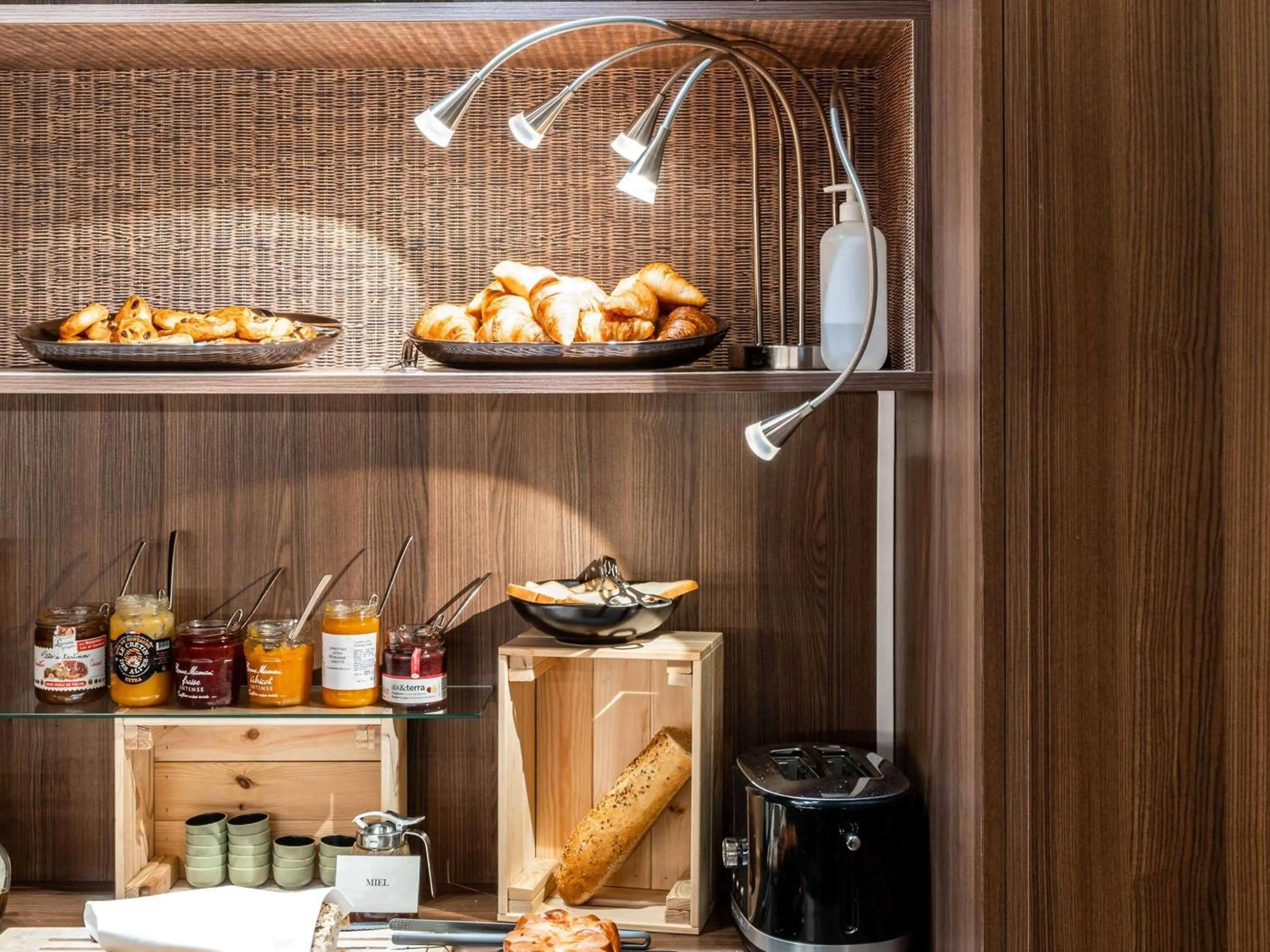 Breakfast in Mercure Grenoble Meylan