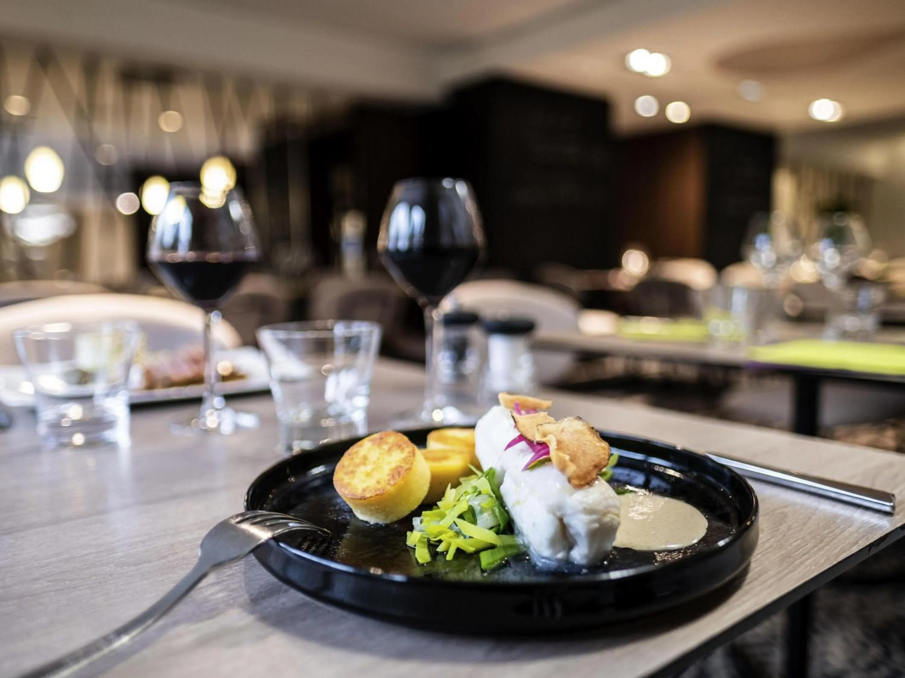 Restaurant/places to eat in Mercure Grenoble Meylan