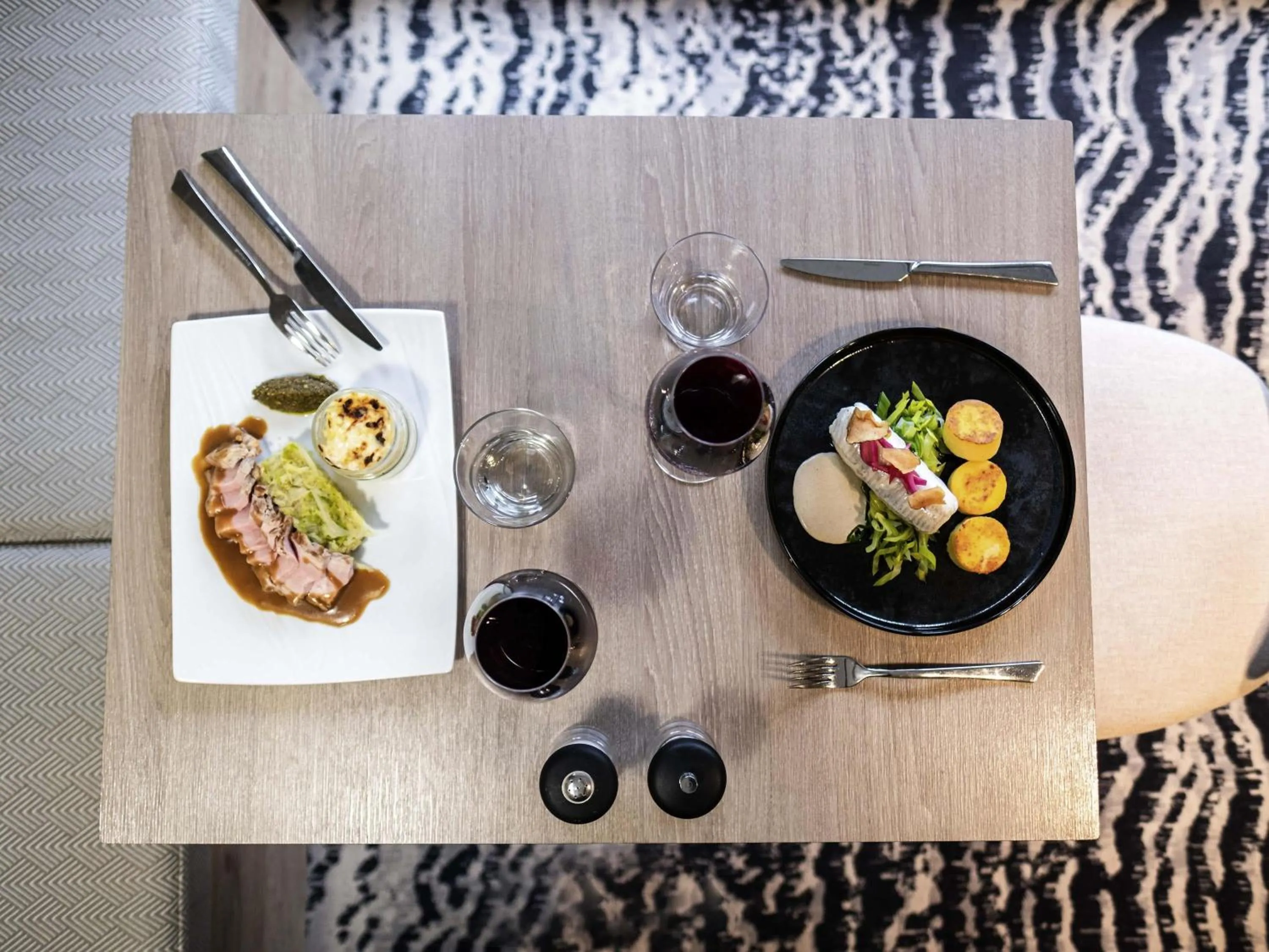 Restaurant/places to eat in Mercure Grenoble Meylan