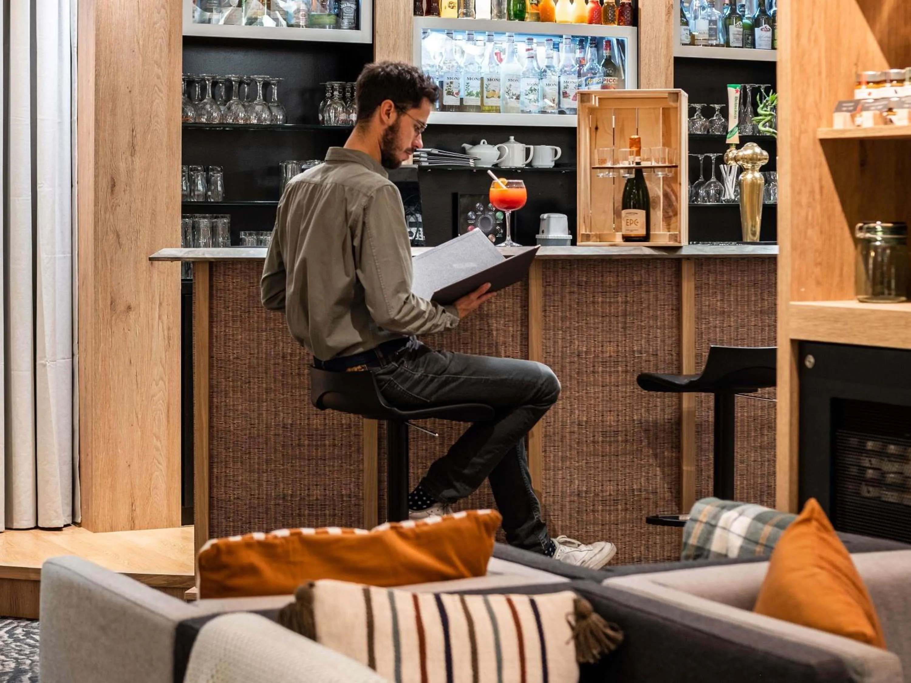 Lounge or bar in Mercure Grenoble Meylan