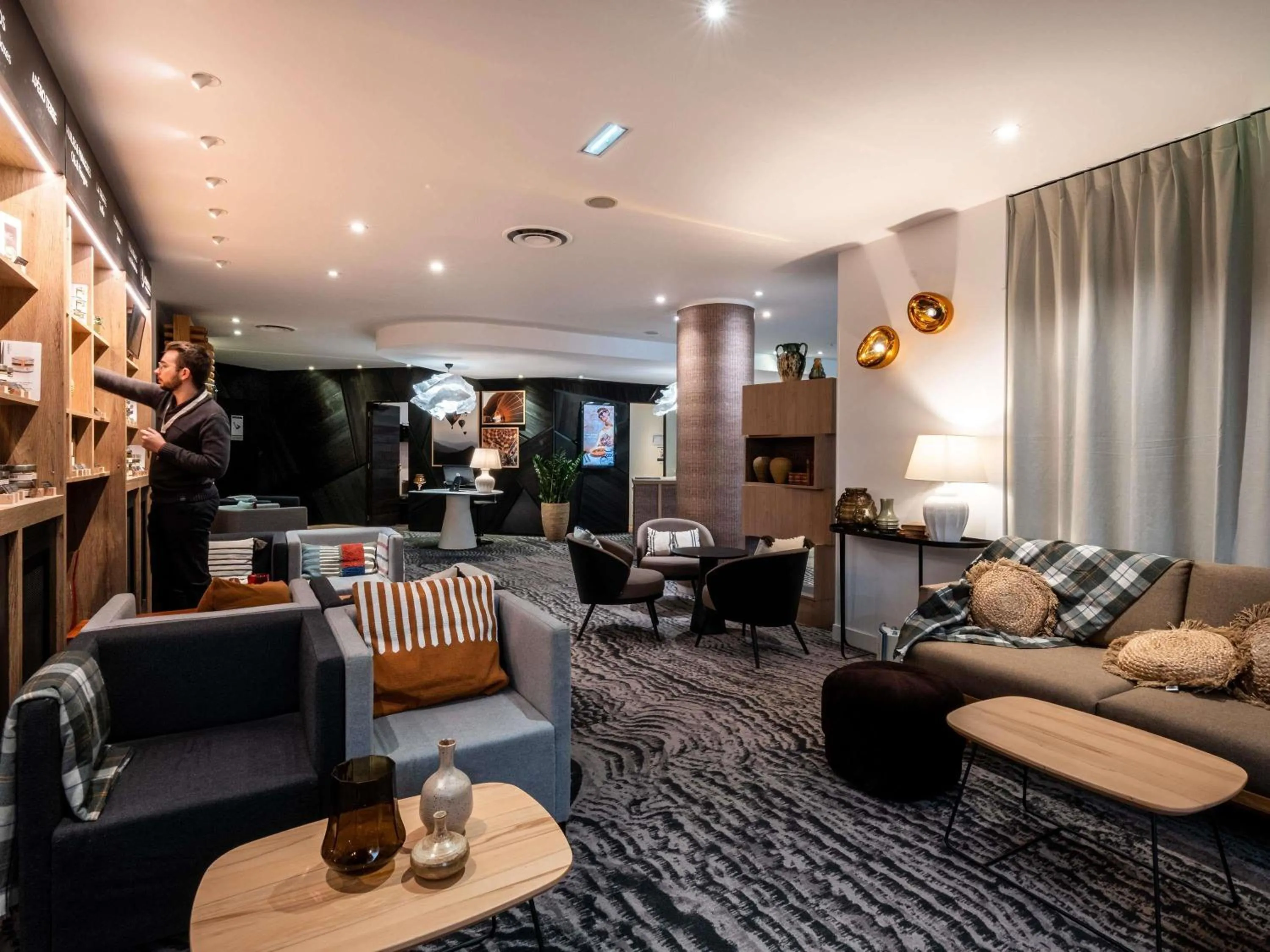Lounge or bar in Mercure Grenoble Meylan