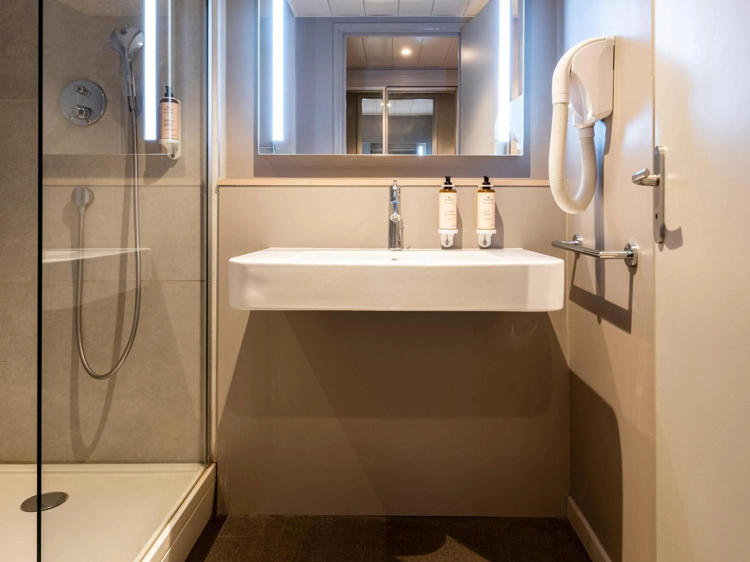 Bedroom in Mercure Grenoble Meylan