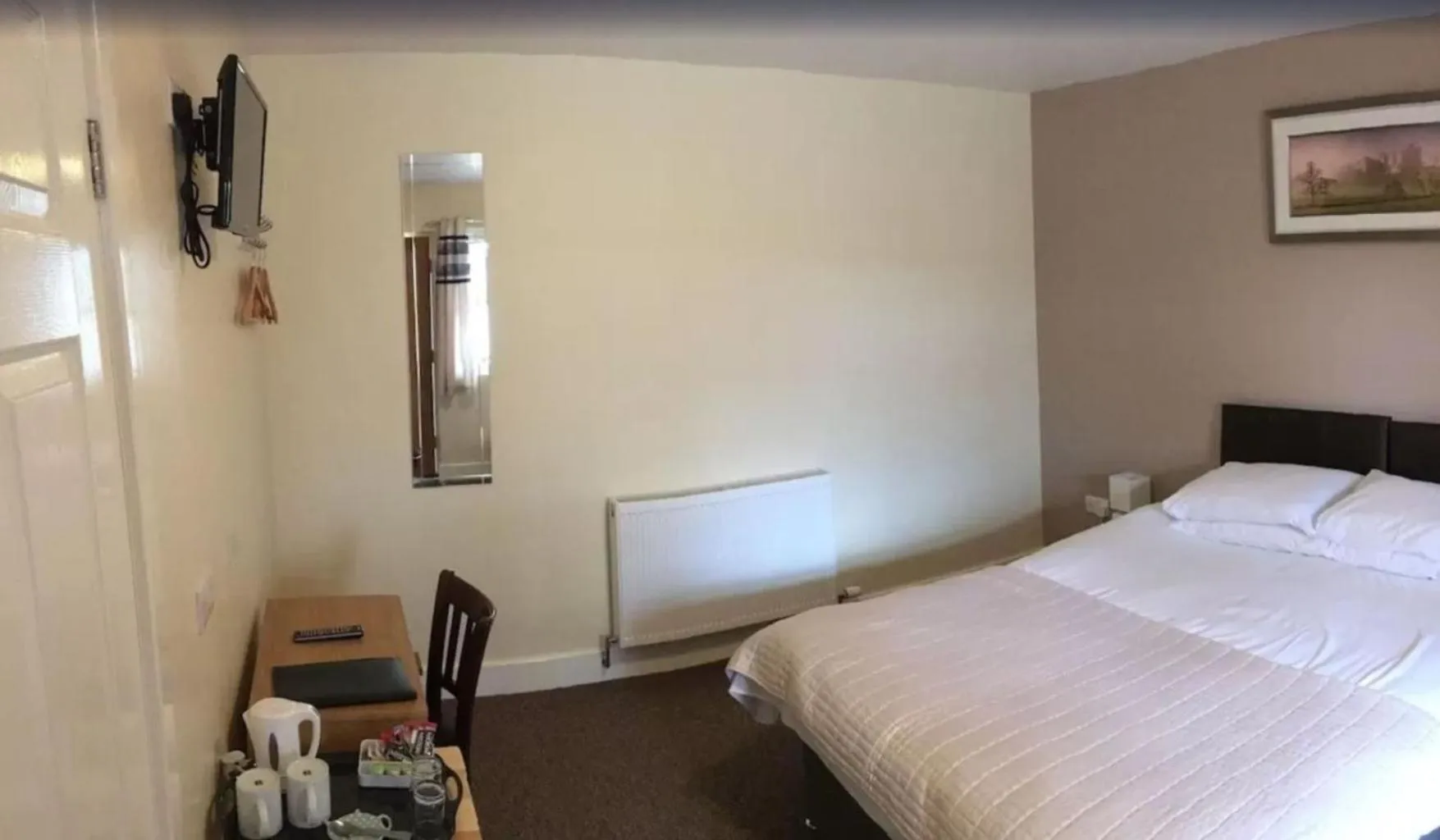 Bedroom, Bed in Red Lion Inn