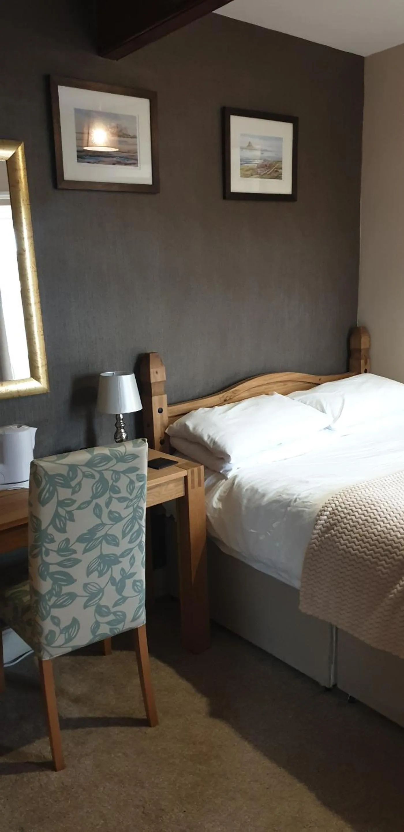 Bedroom, Bed in Red Lion Inn
