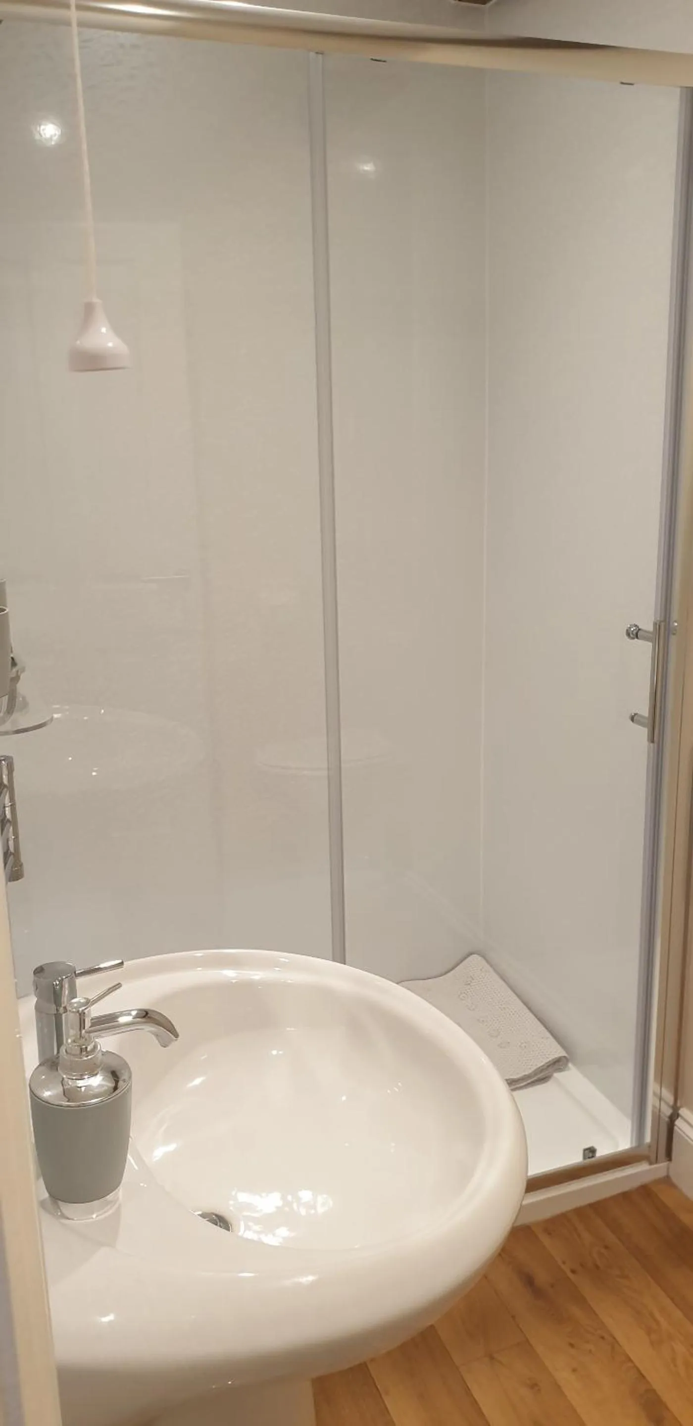 Bedroom in Red Lion Inn