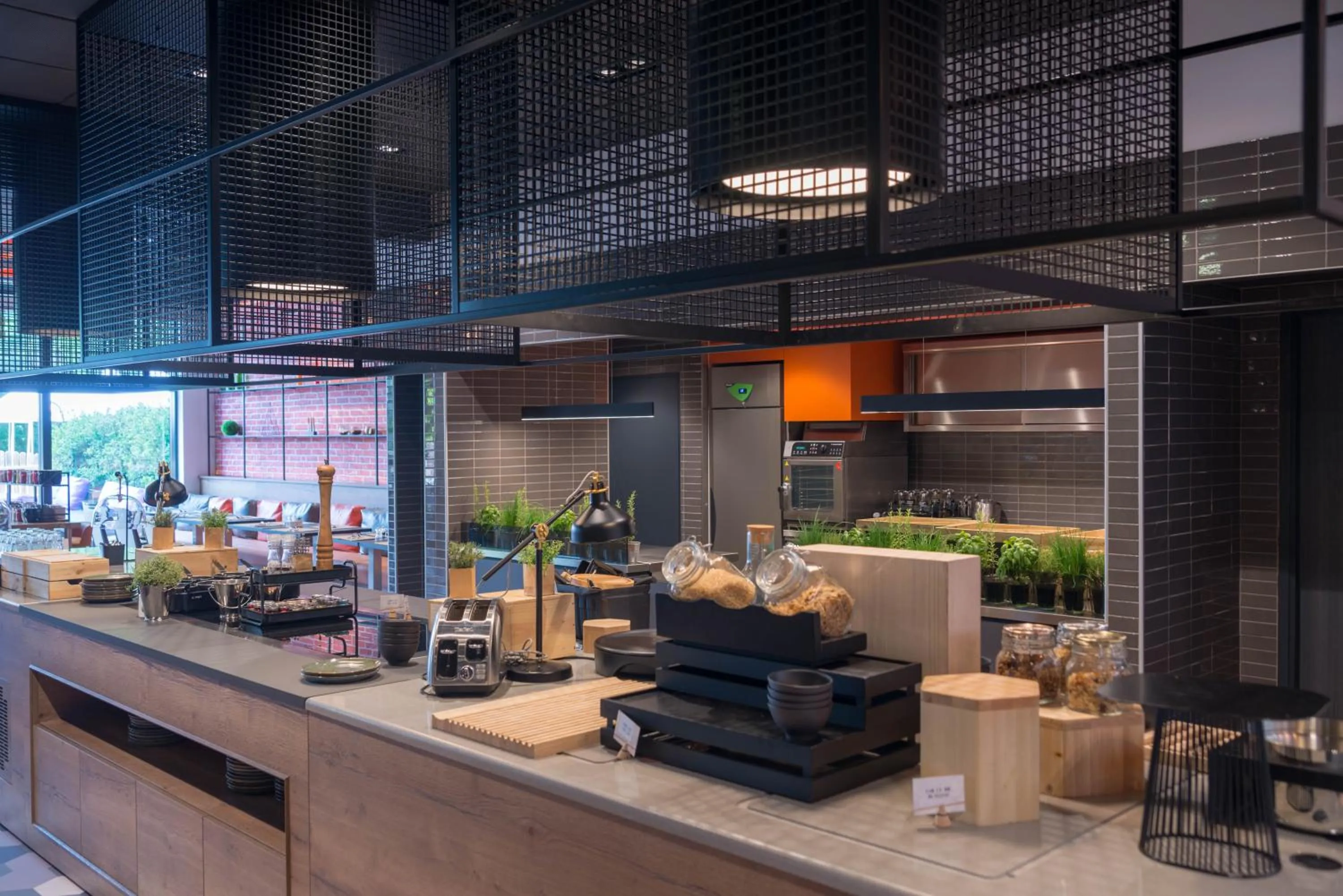 Restaurant/places to eat in Hotel Mercure Toulouse Centre Compans