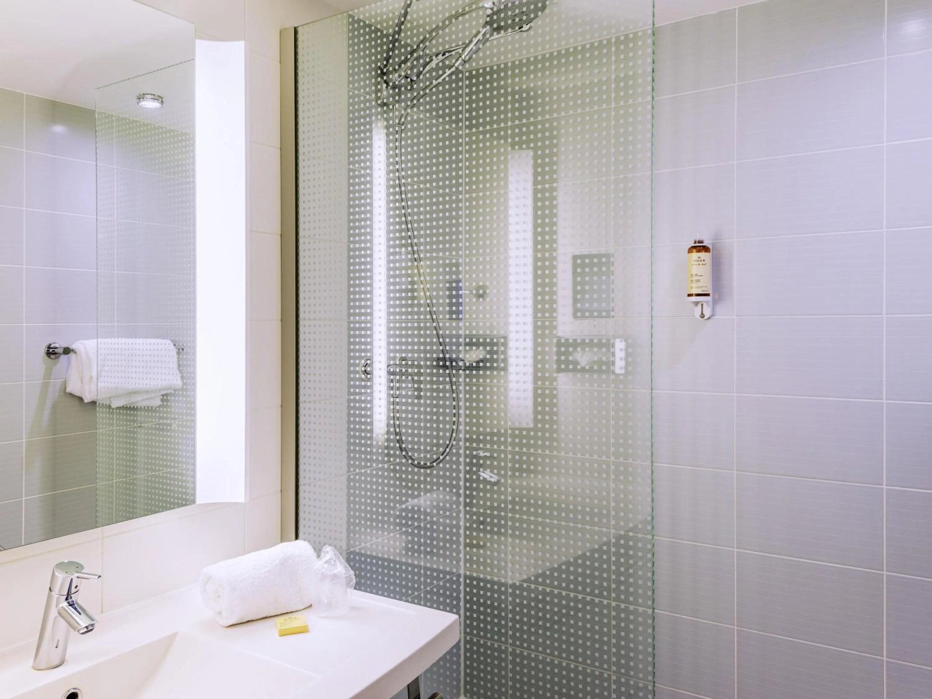 Bedroom in Hotel Mercure Toulouse Centre Compans