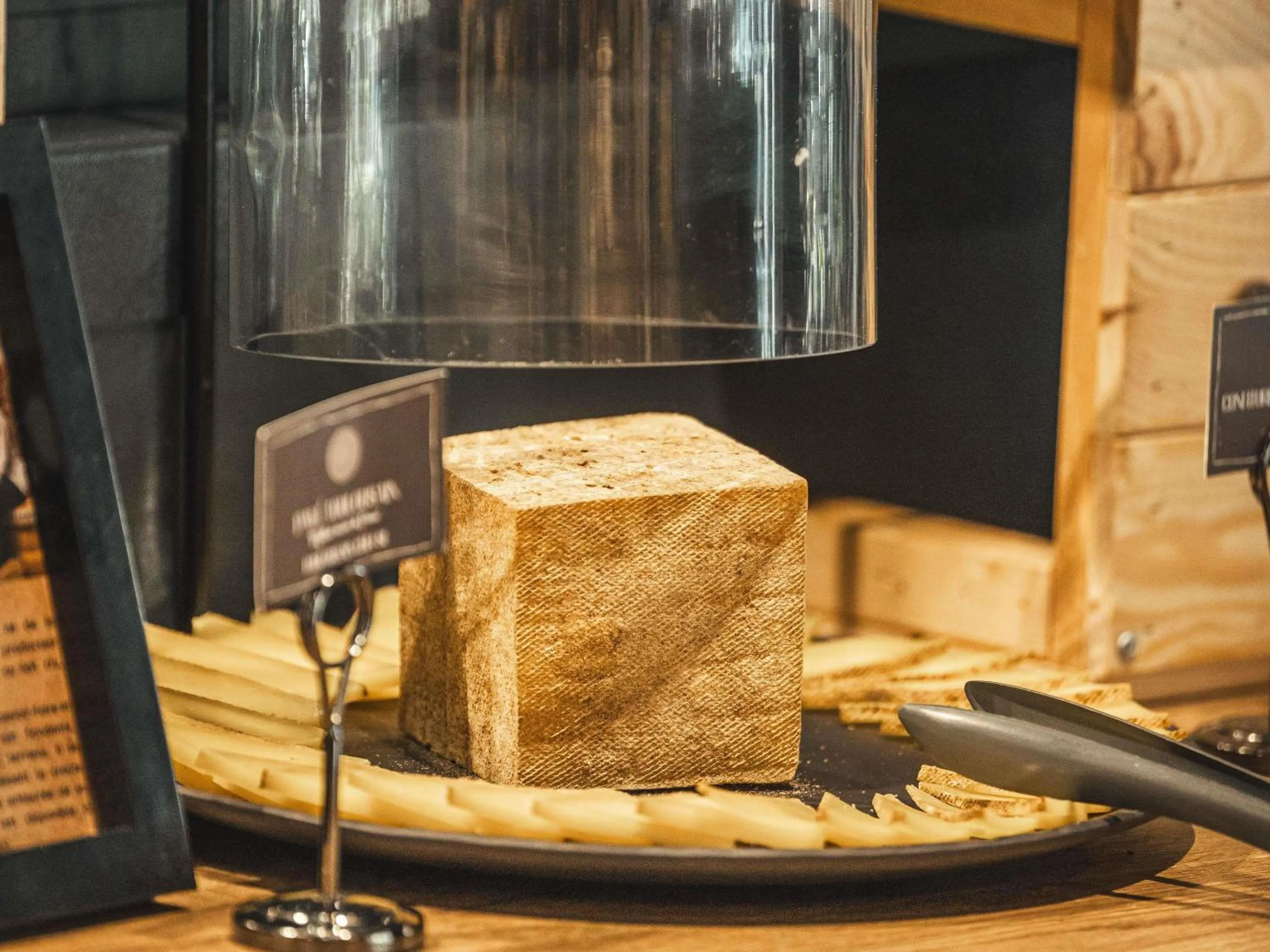 Breakfast in Hotel Mercure Toulouse Centre Compans