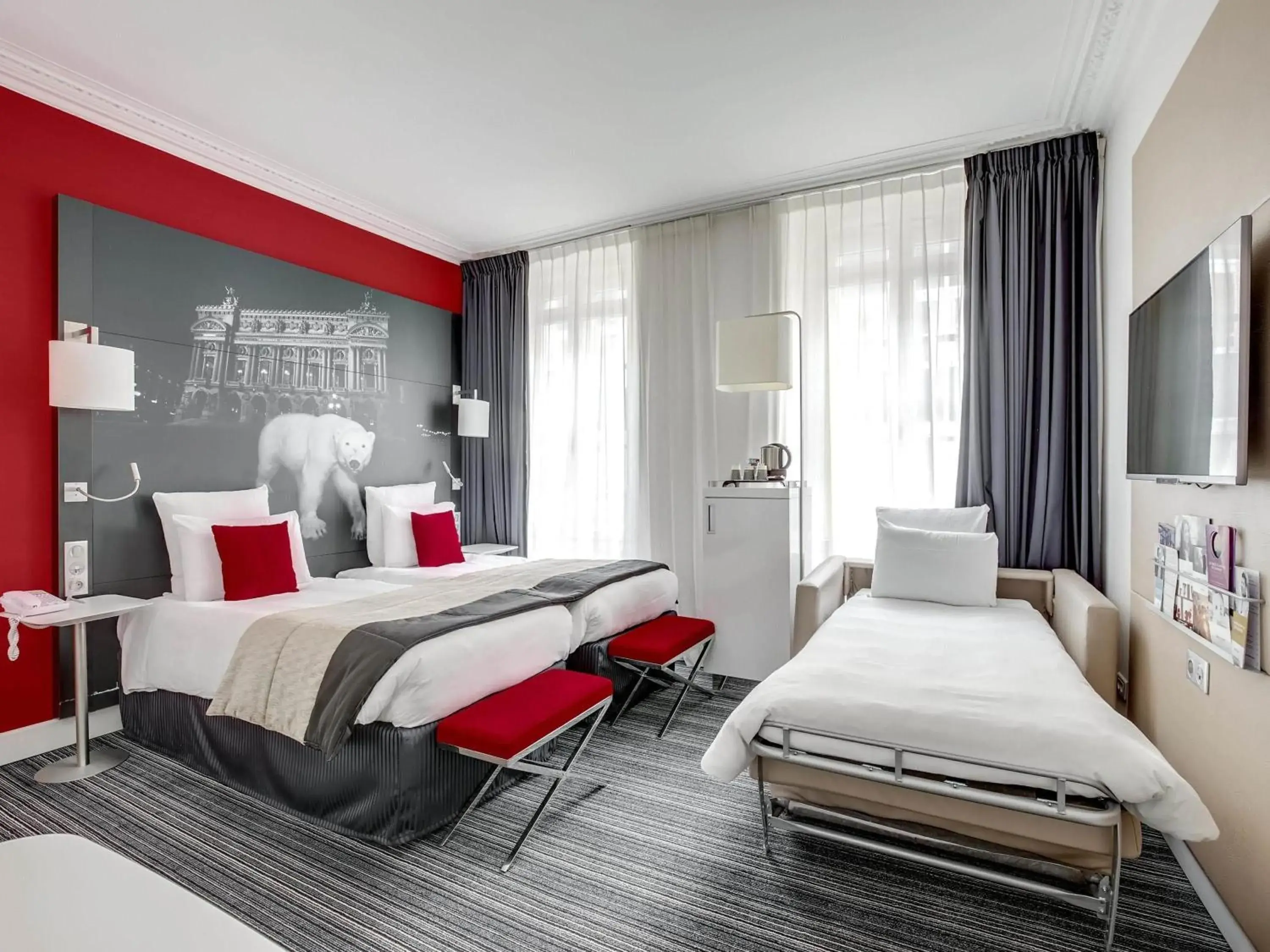 Bedroom, Bed in Mercure Paris Opera Louvre Bedroom, Bed in Mercure Paris Opera Louvre