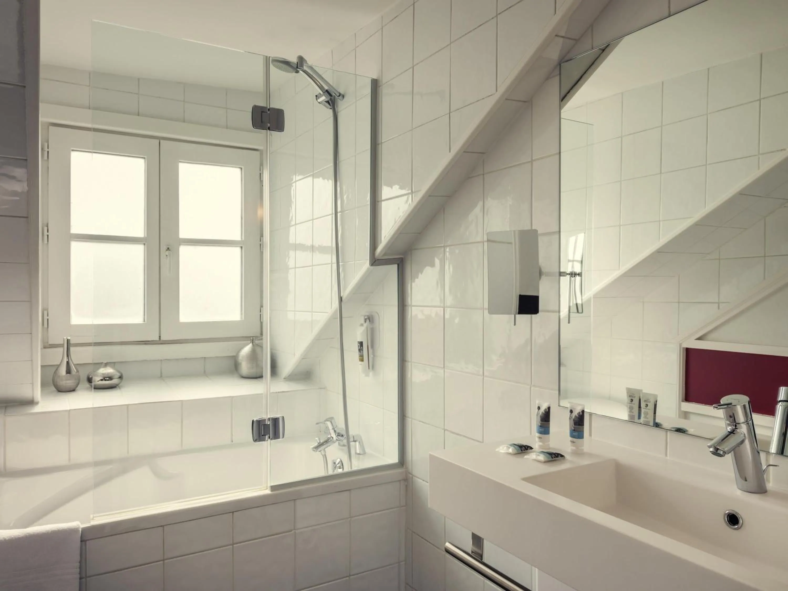 Bedroom in Mercure Paris Opera Louvre