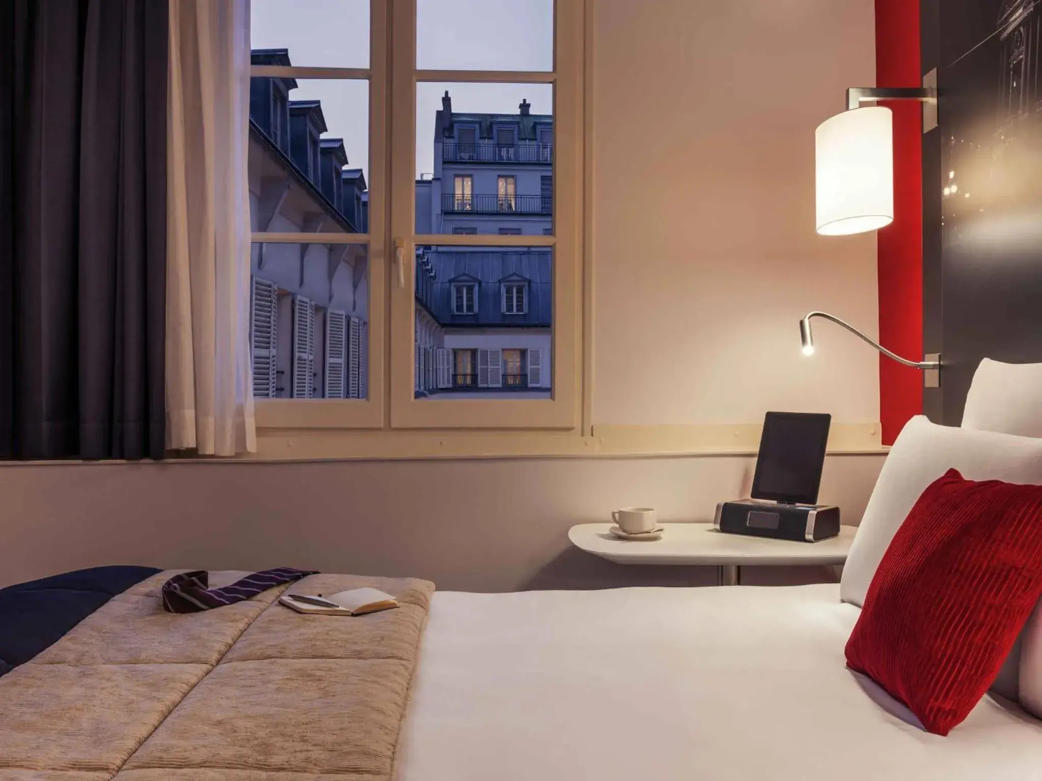 Bedroom, Bed in Mercure Paris Opera Louvre Bedroom, Bed in Mercure Paris Opera Louvre