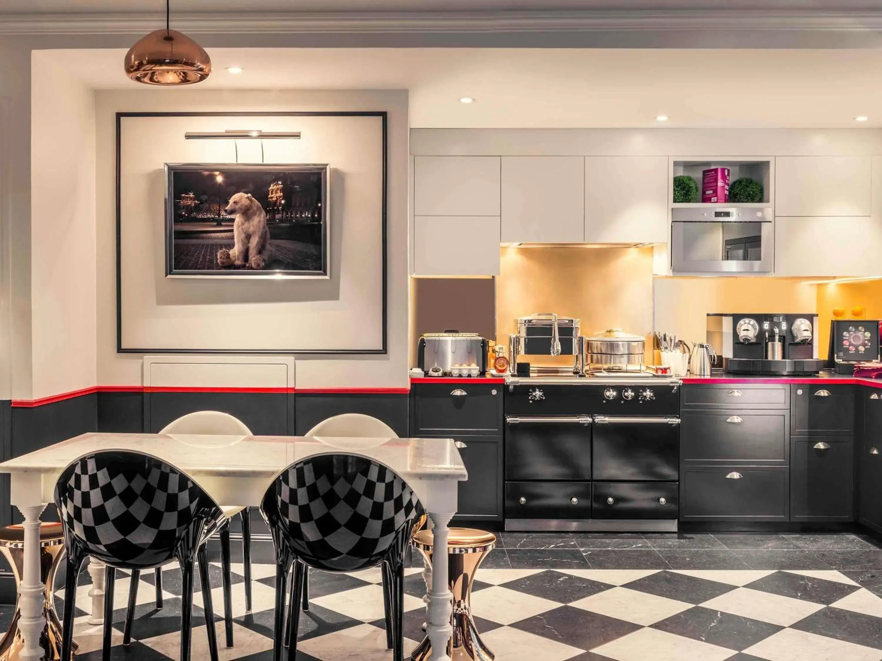 Property building in Mercure Paris Opera Louvre Property building in Mercure Paris Opera Louvre