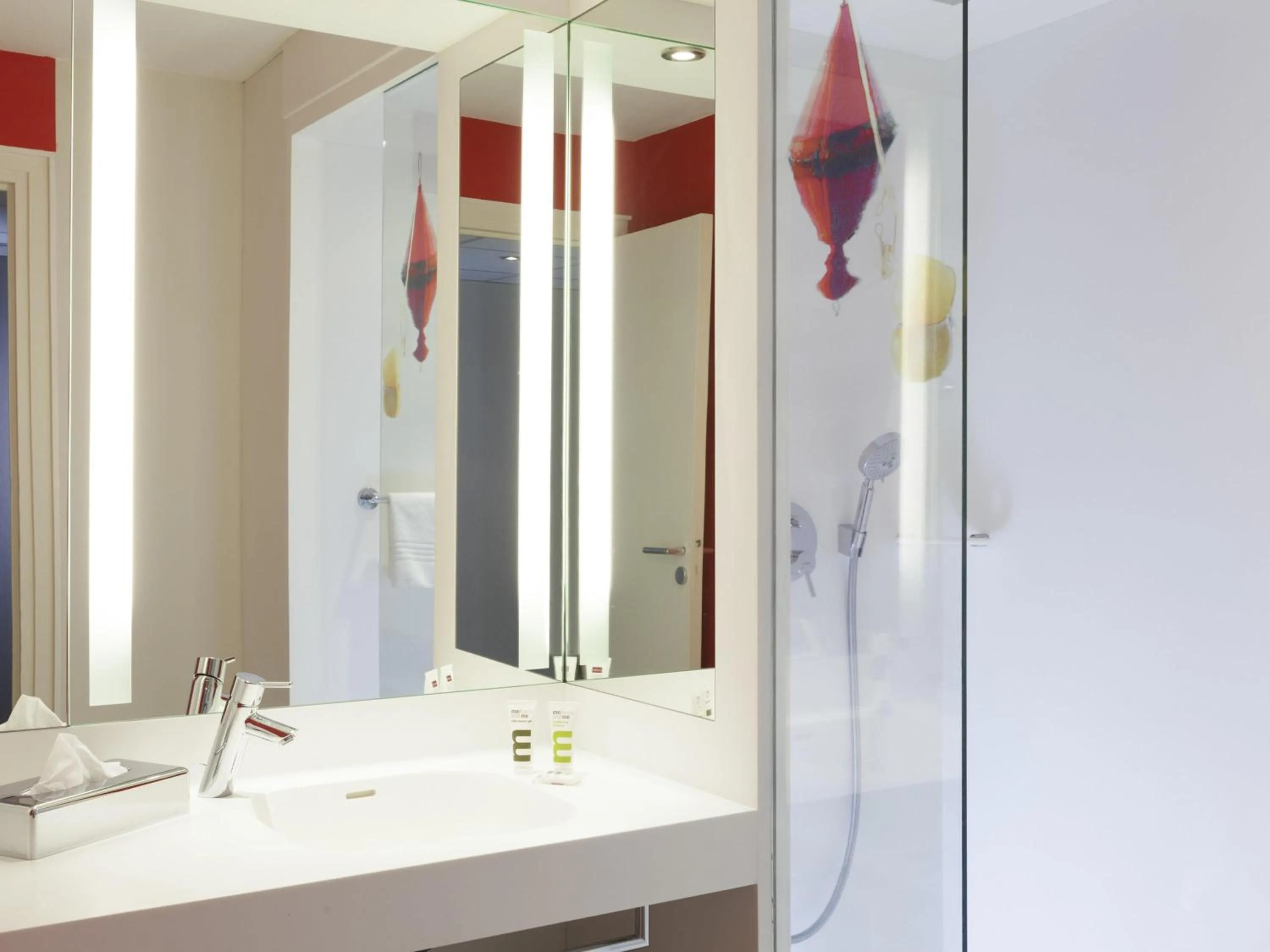 Bedroom in Mercure Lorient Centre