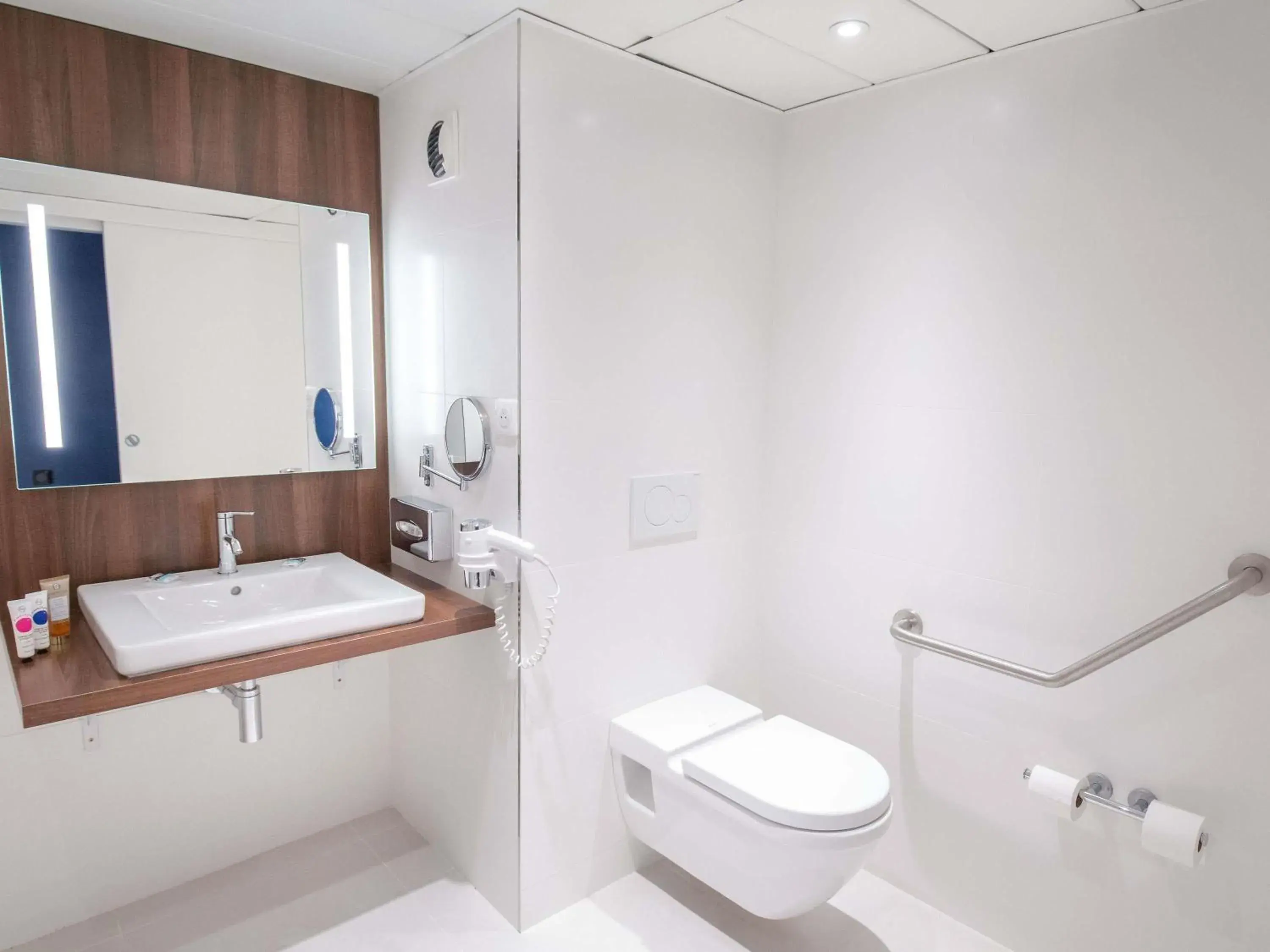 Bedroom in Mercure Hyères Centre Côte d'Azur Bedroom in Mercure Hyères Centre Côte d'Azur