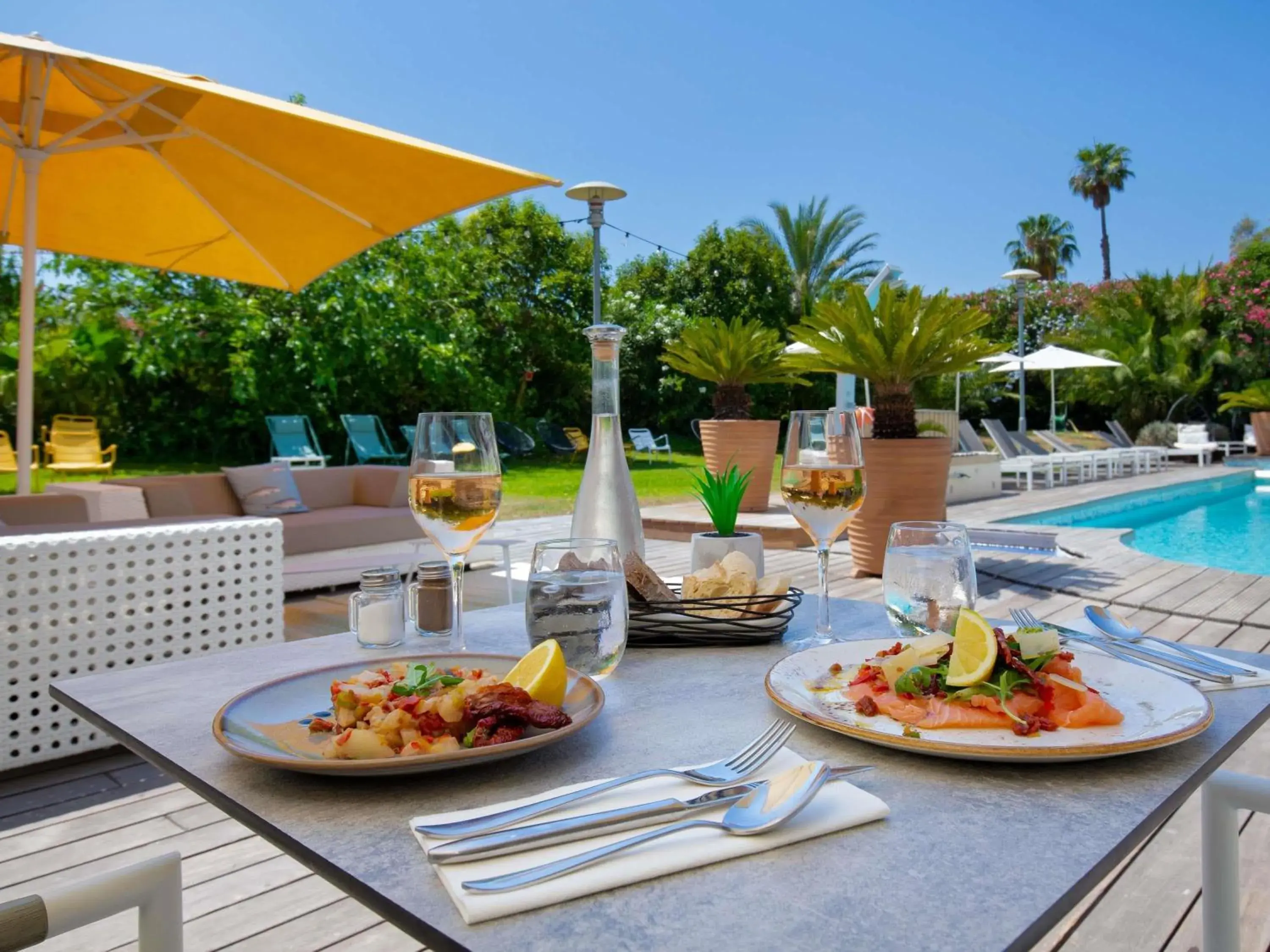 Property building in Mercure Hyères Centre Côte d'Azur Property building in Mercure Hyères Centre Côte d'Azur