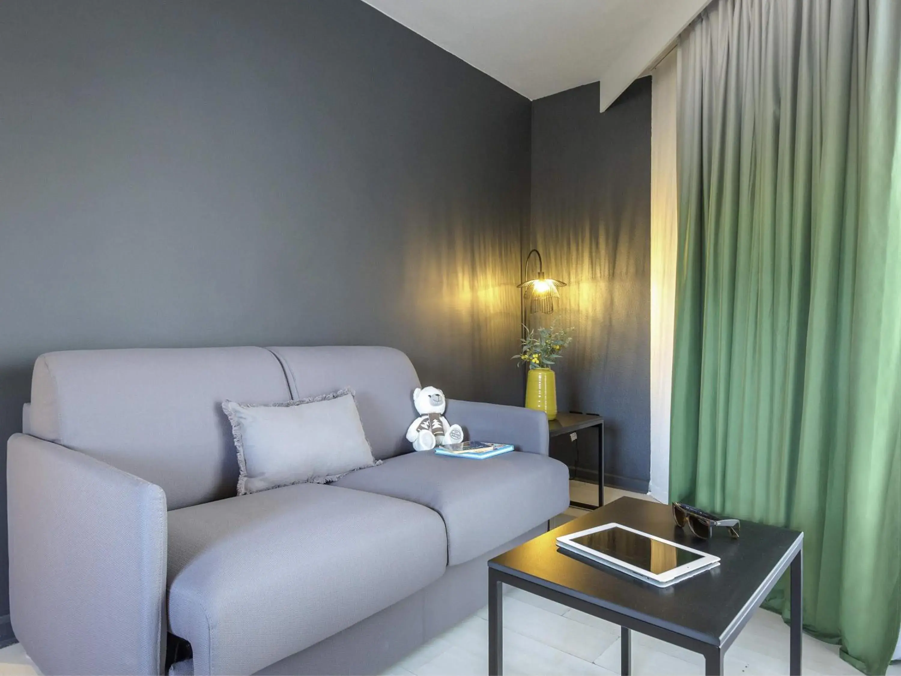 Bedroom in Mercure Hyères Centre Côte d'Azur Bedroom in Mercure Hyères Centre Côte d'Azur