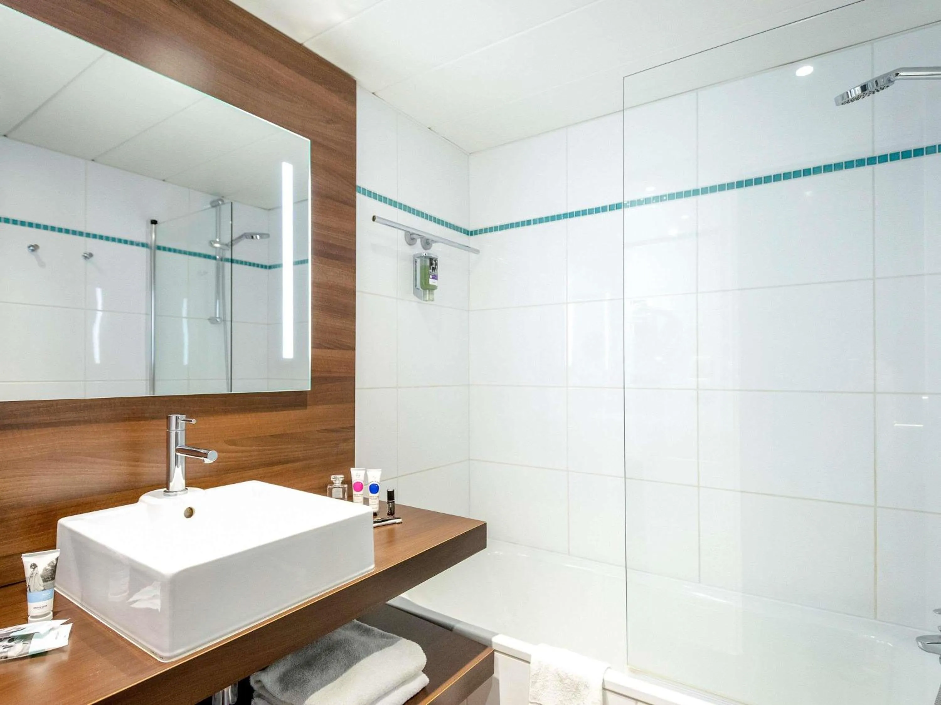 Bedroom in Mercure Hyères Centre Côte d'Azur