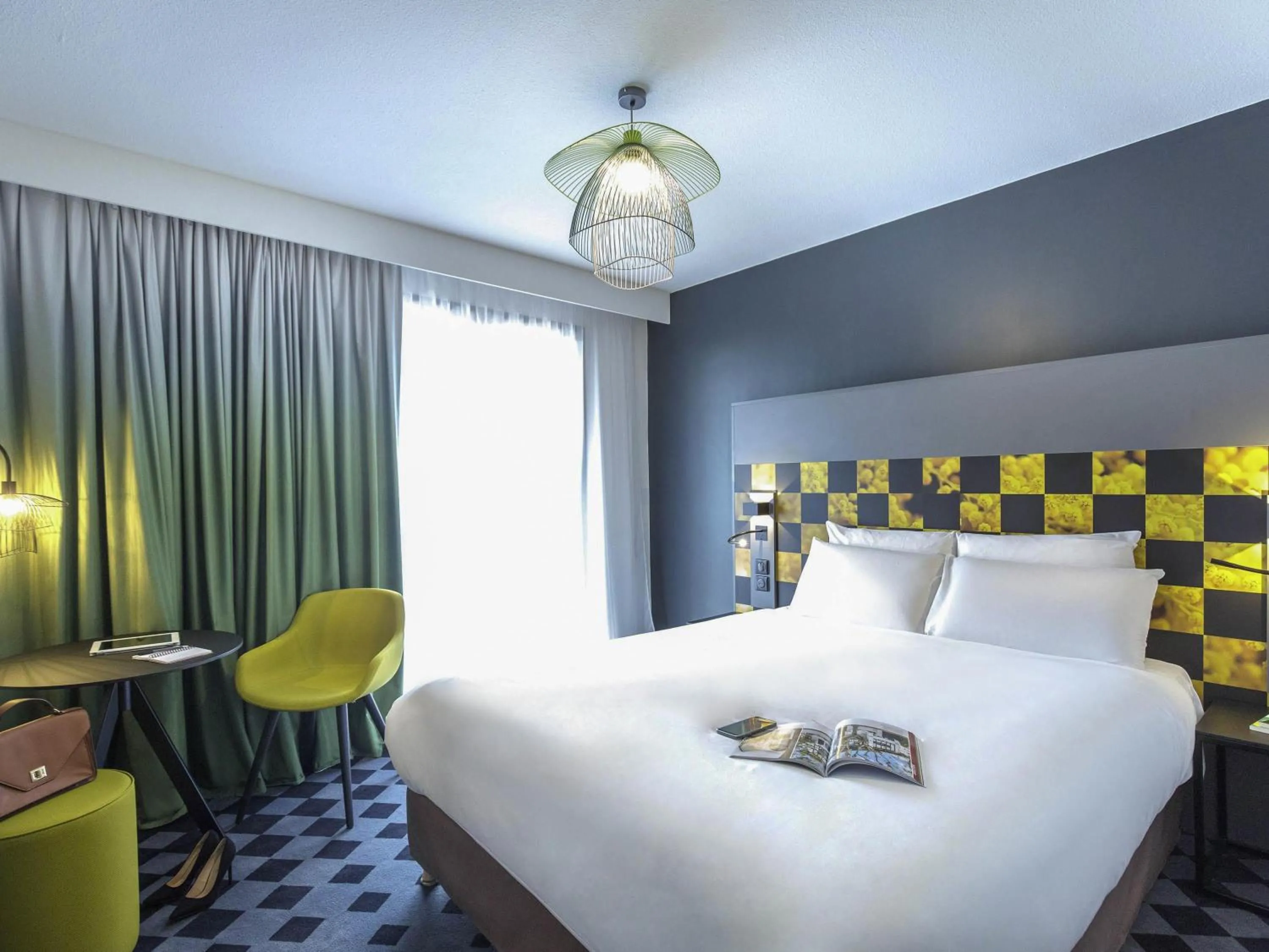 Bedroom, Bed in Mercure Hyères Centre Côte d'Azur