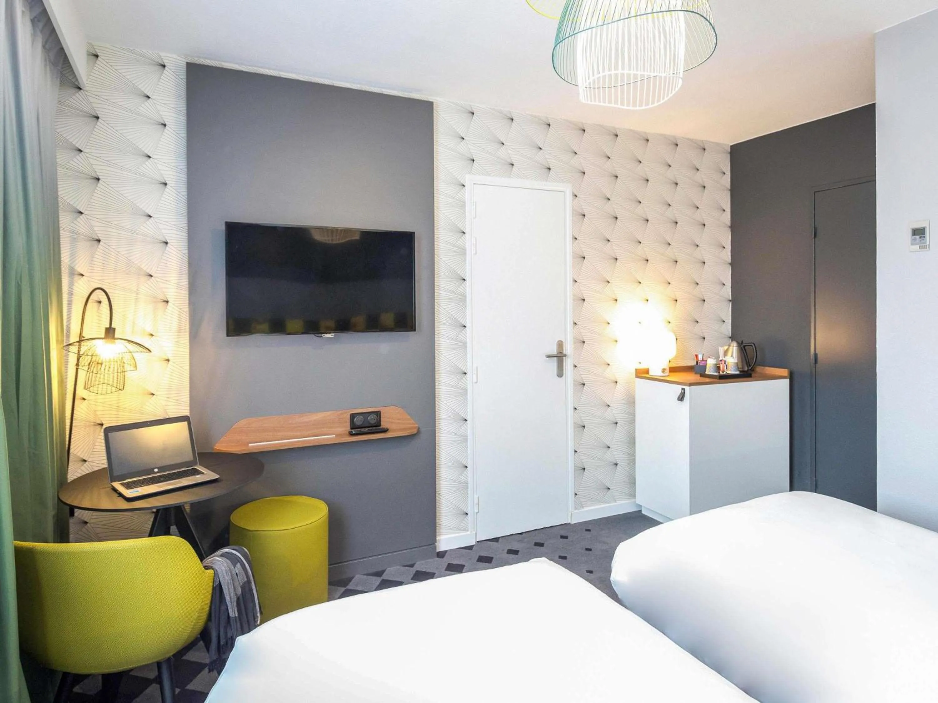 Bedroom, Bed in Mercure Hyères Centre Côte d'Azur