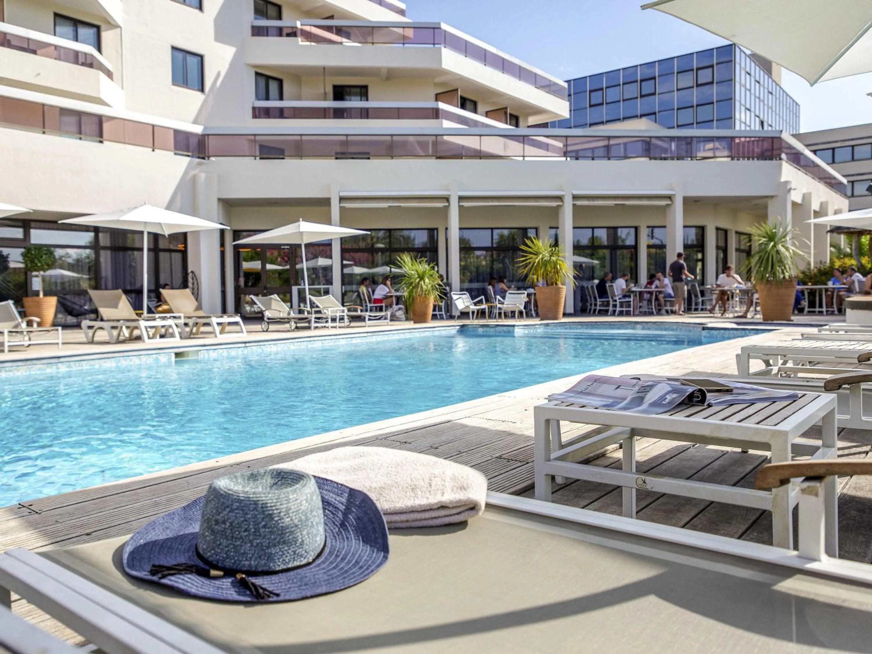 Pool view in Mercure Hyères Centre Côte d'Azur