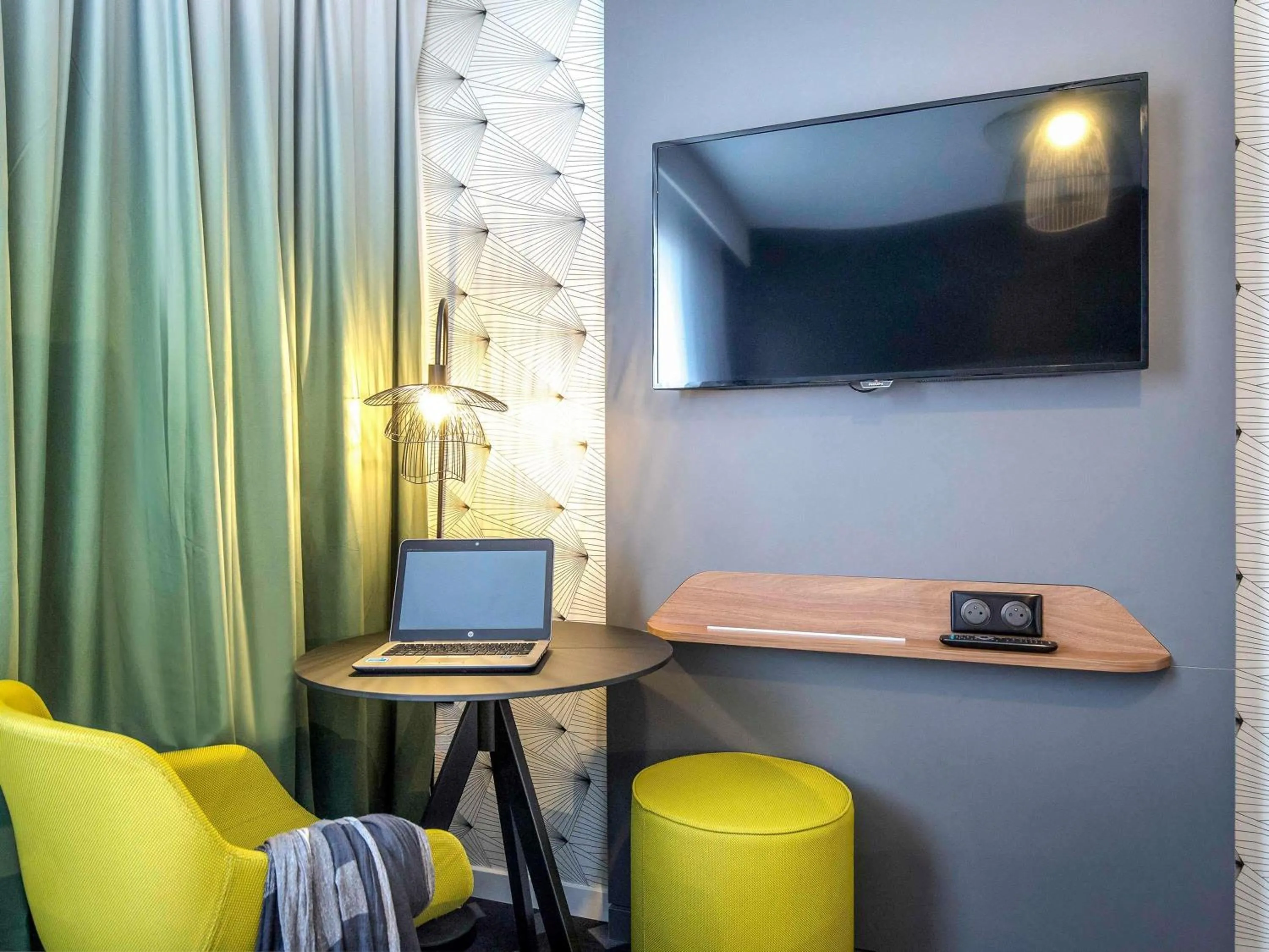 Bedroom in Mercure Hyères Centre Côte d'Azur