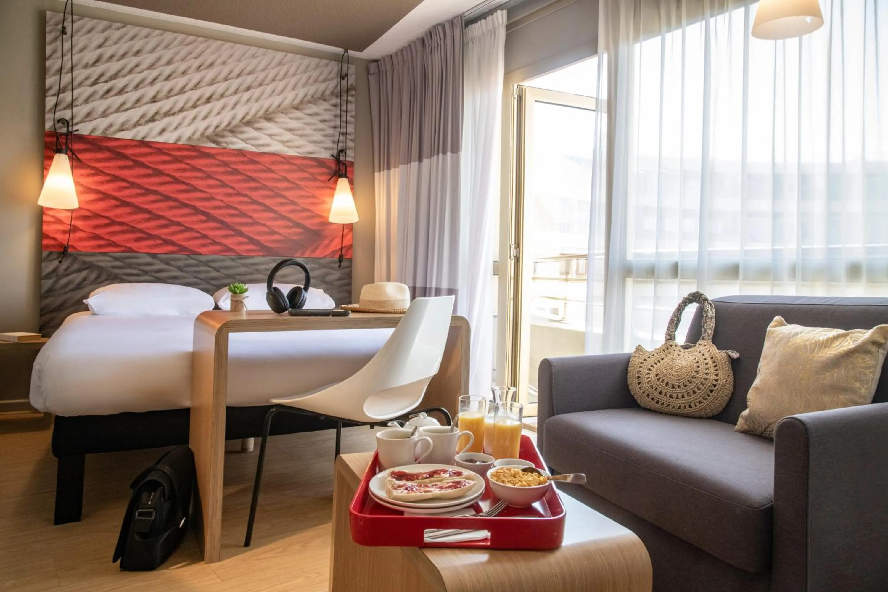 Balcony/Terrace, Bed in ibis Cannes Plage La Bocca